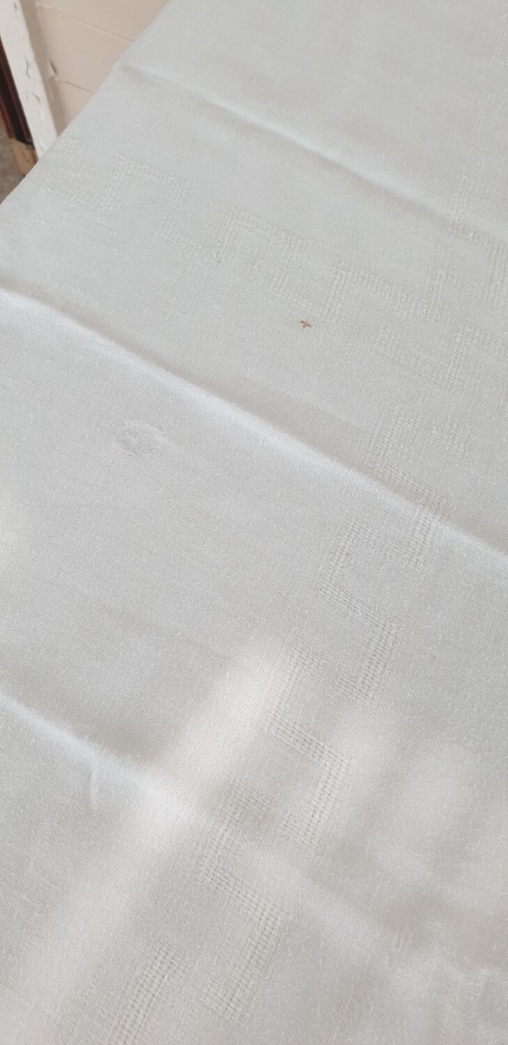 Old tablecloth with 6 towels