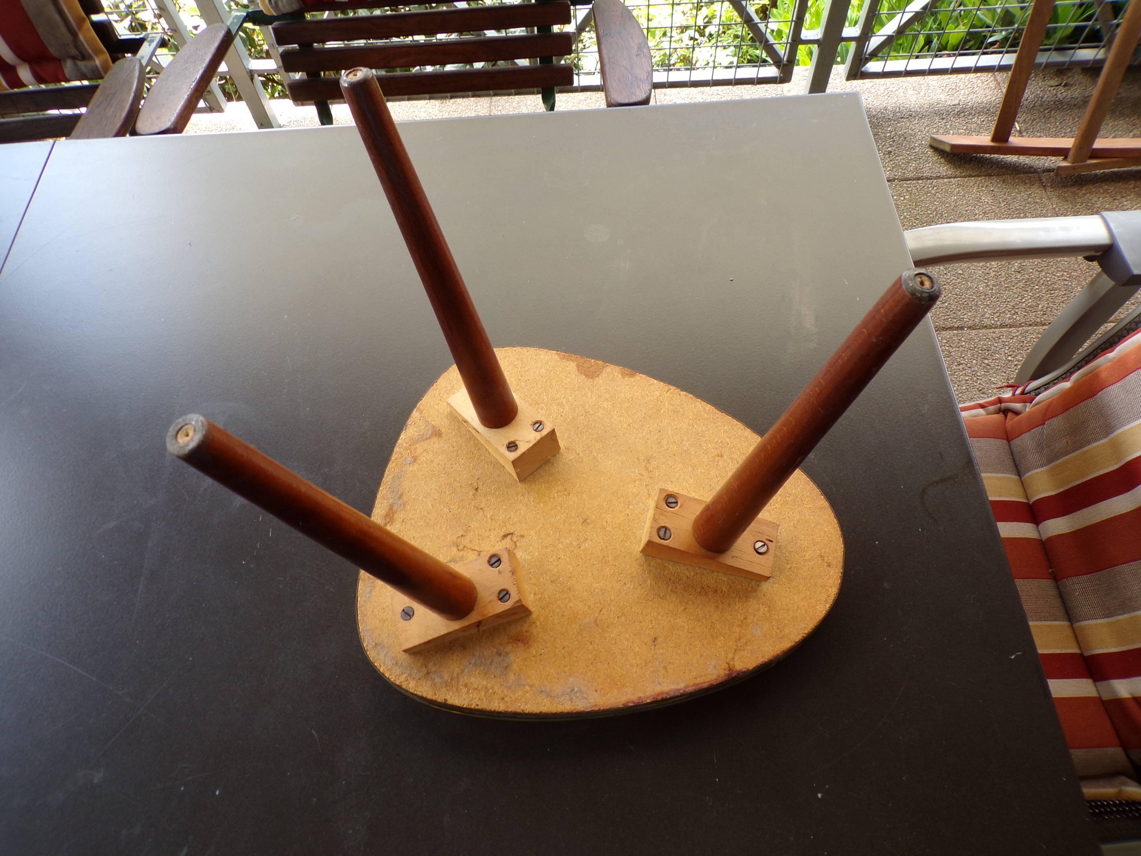 Tripod plant holder