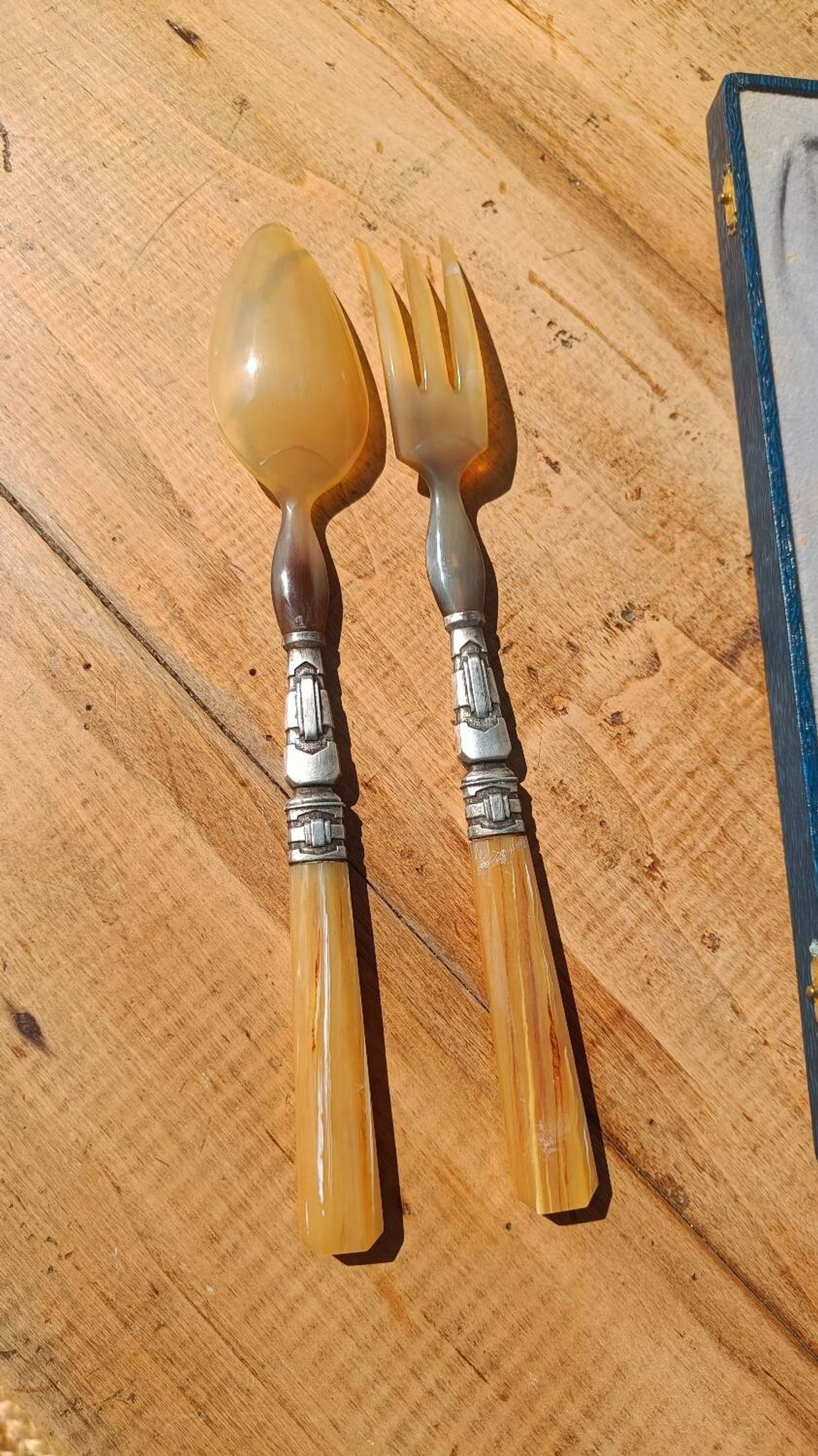 Couverts à salade anciens en corne