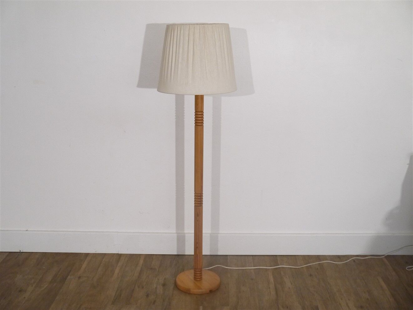 Vintage Scandinavian wooden floor lamp 1970