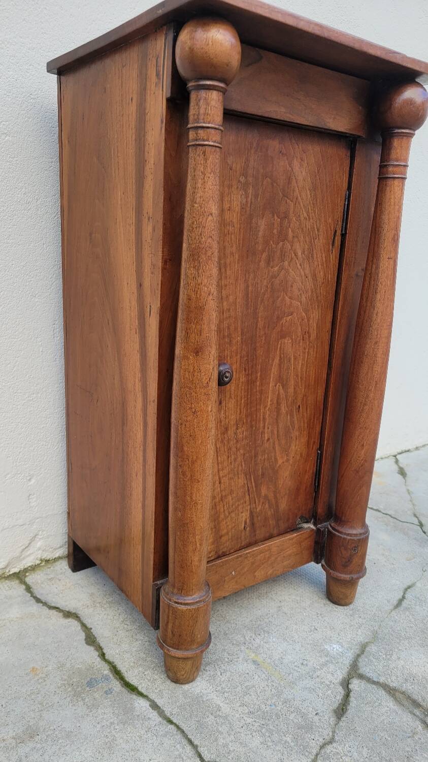 Chevet table de nuit Empire à colonnes Détachées en noyer 19ème