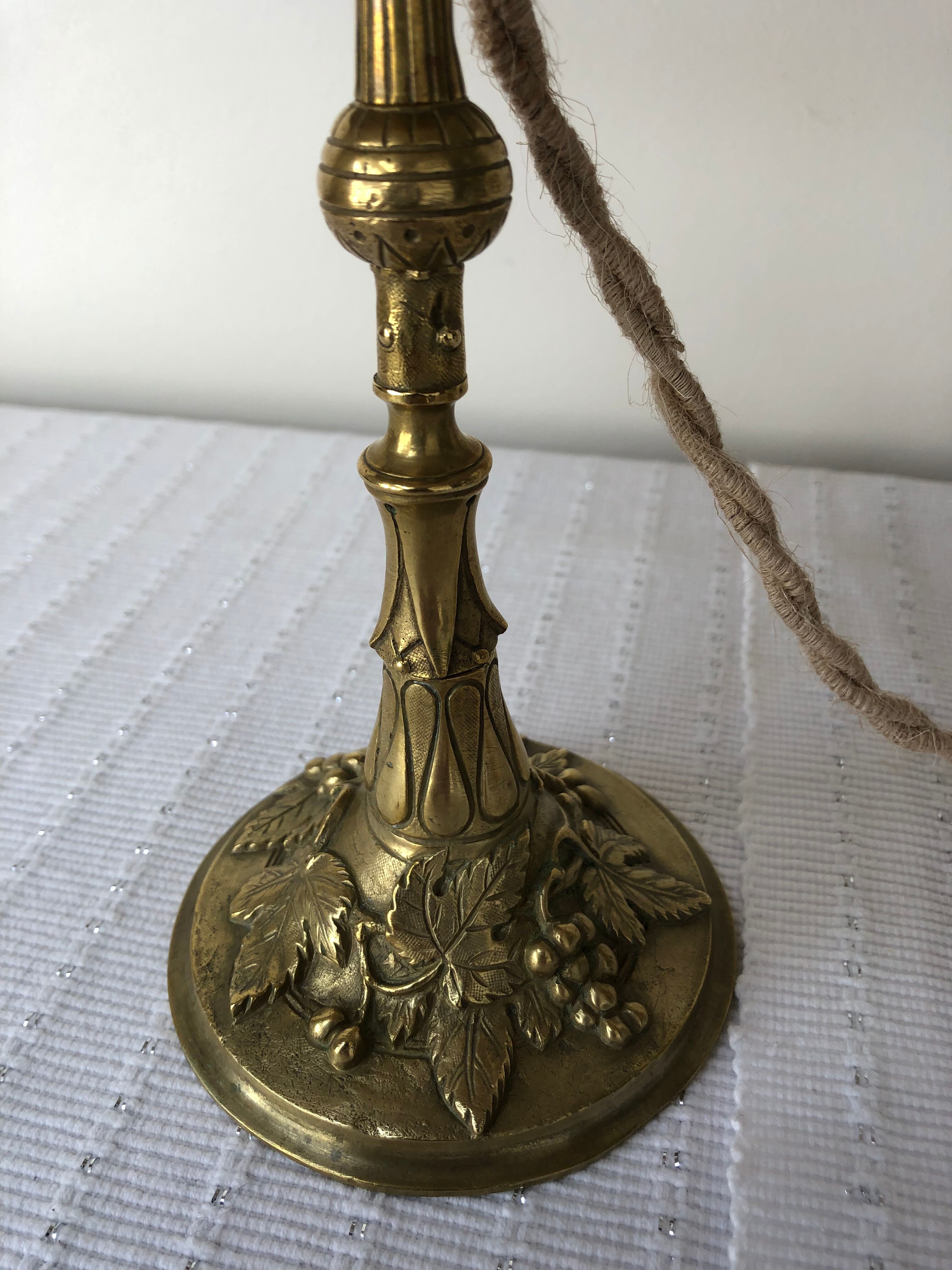 Brass foot table lamp