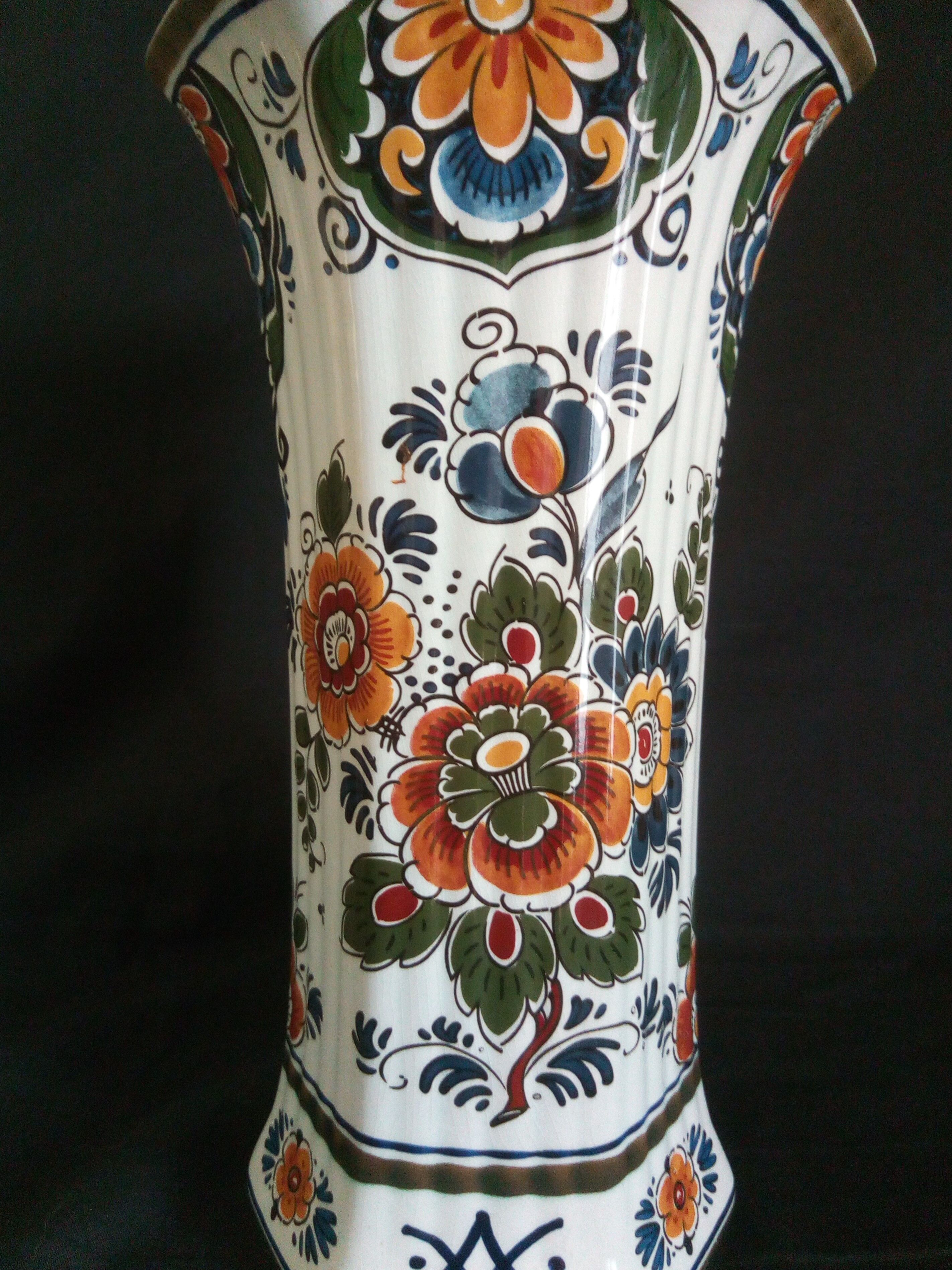Delft's faience polychrome vase