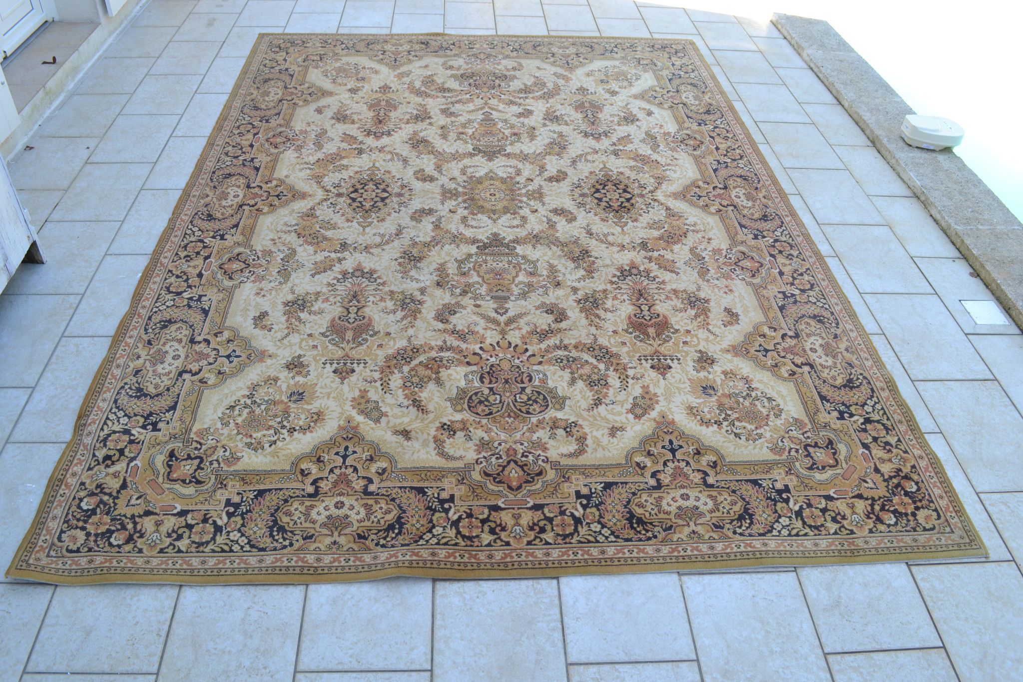 Old carpet 250x320cm