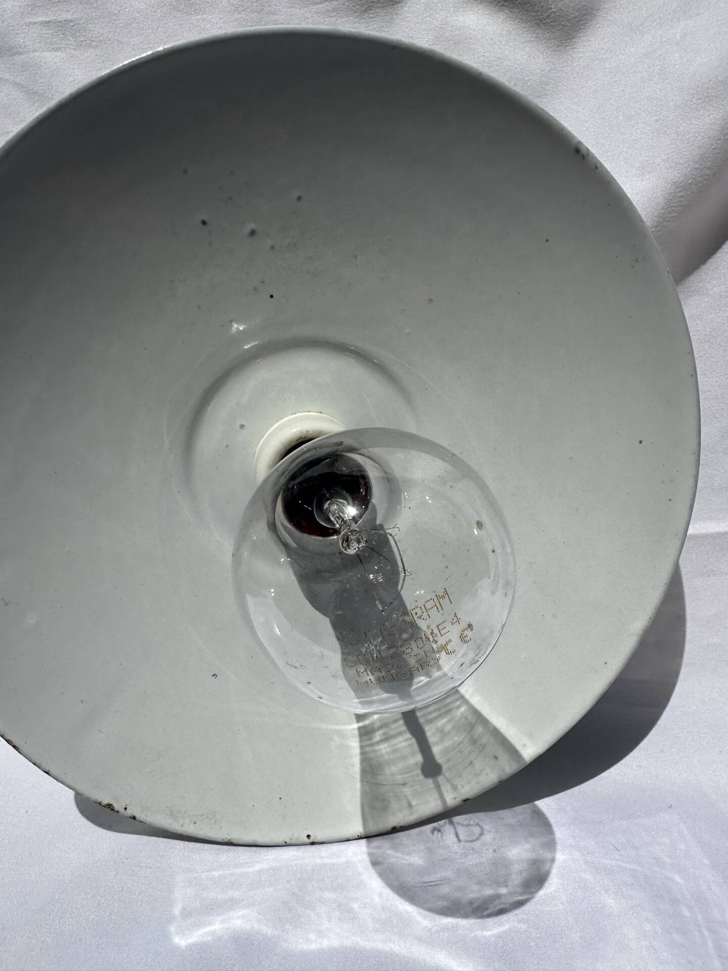 Antique wall lamp with an enamelled metal shade and porcelain.
