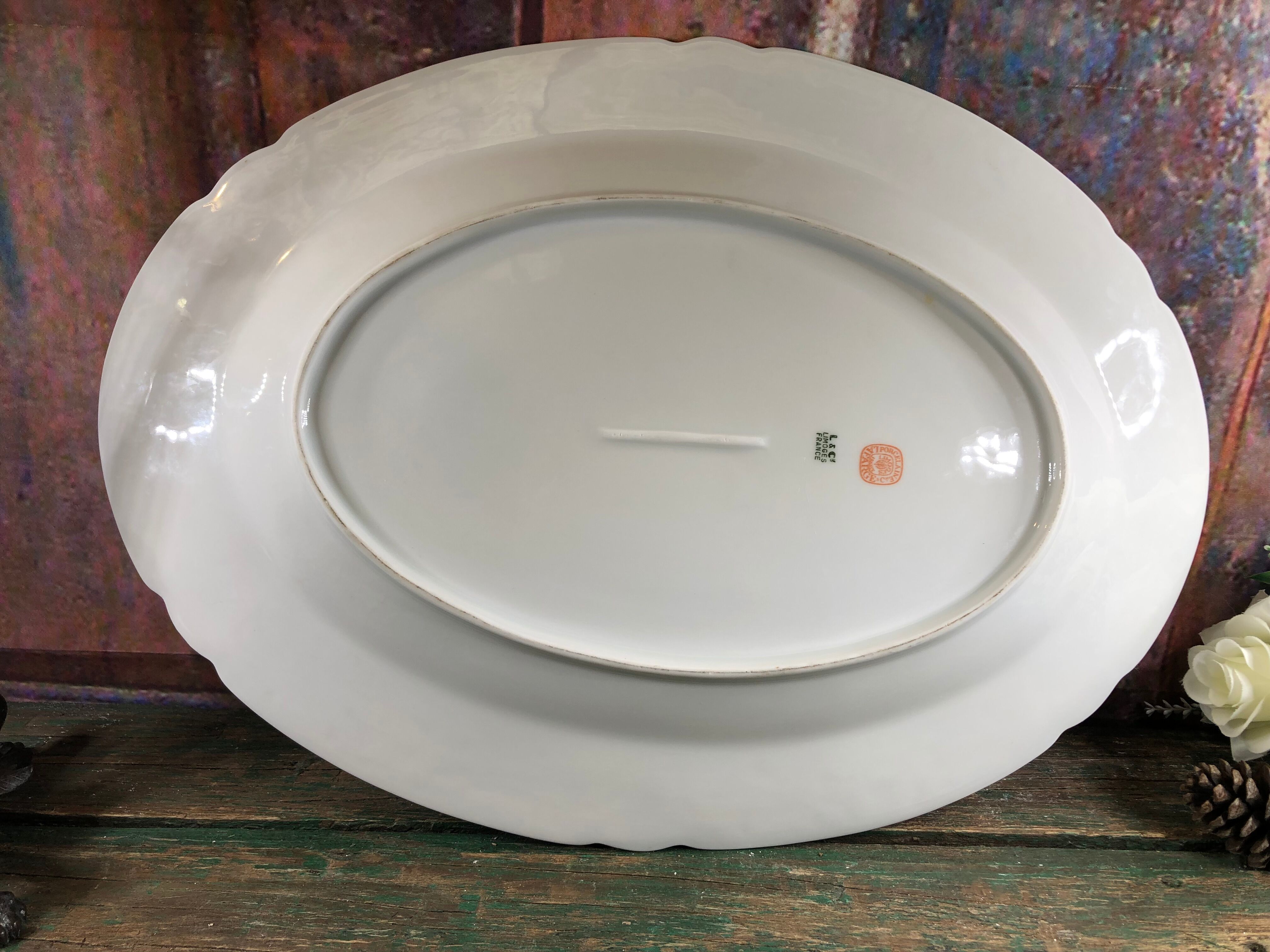 Very large oval Christmas dish in Limoges porcelain white and gold 43cm
