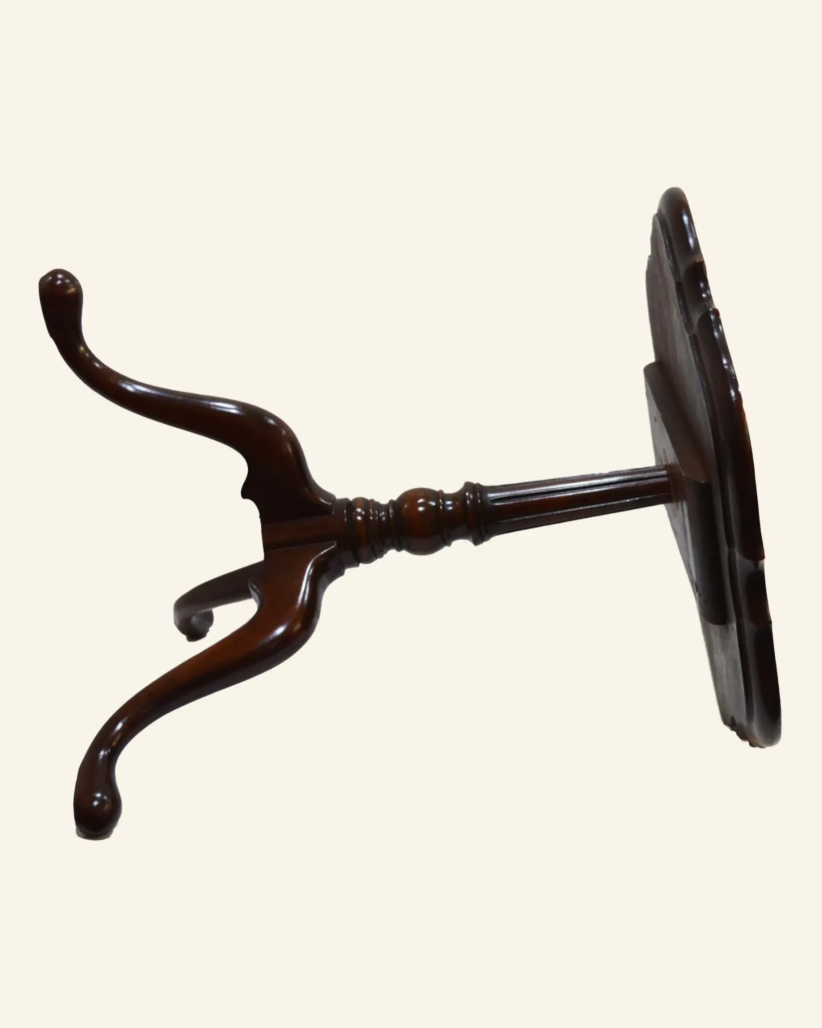 American gueridon Grand Rapids (Michigan), tripod base, 20th century