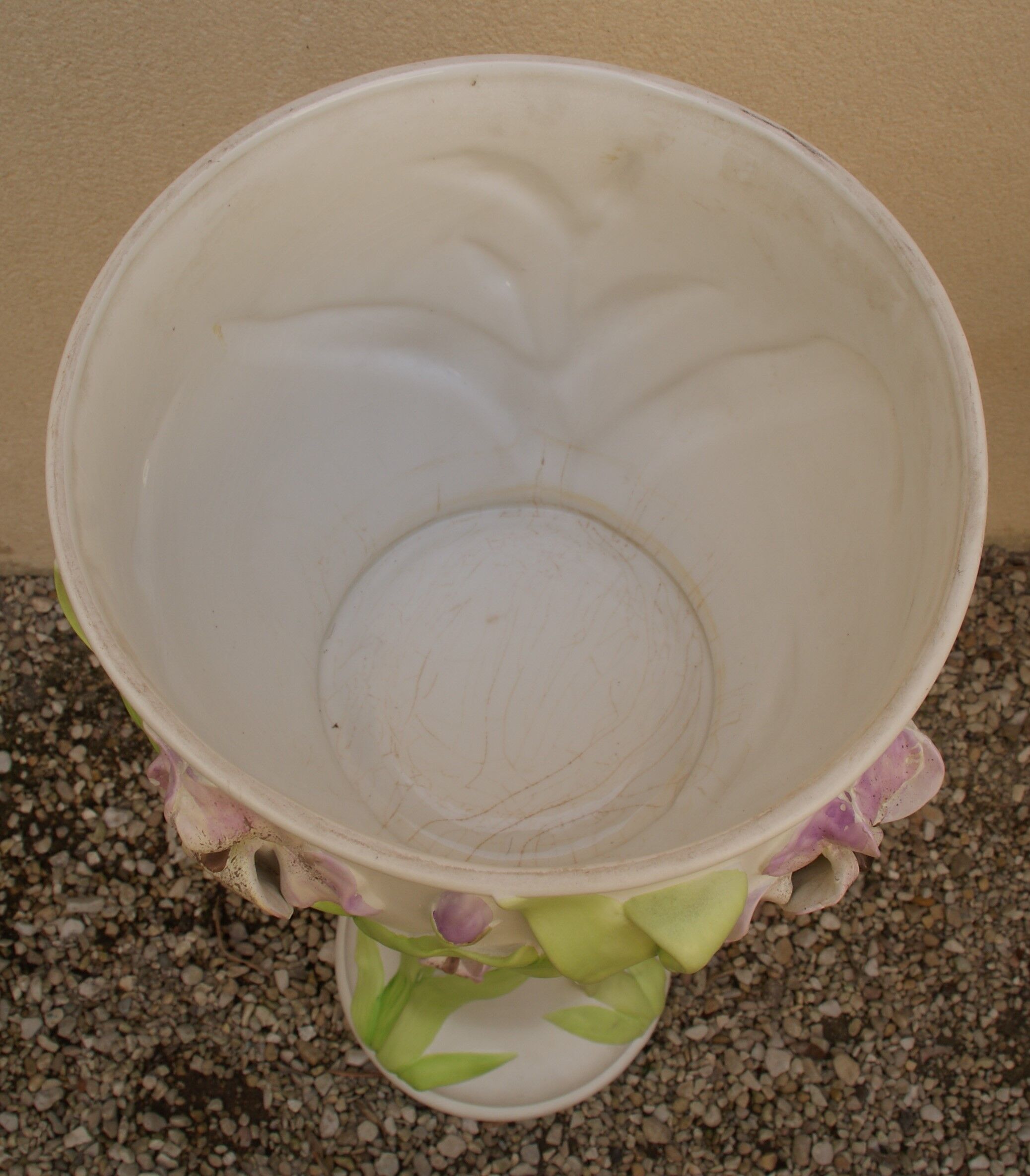 Pot cover with earthenware column