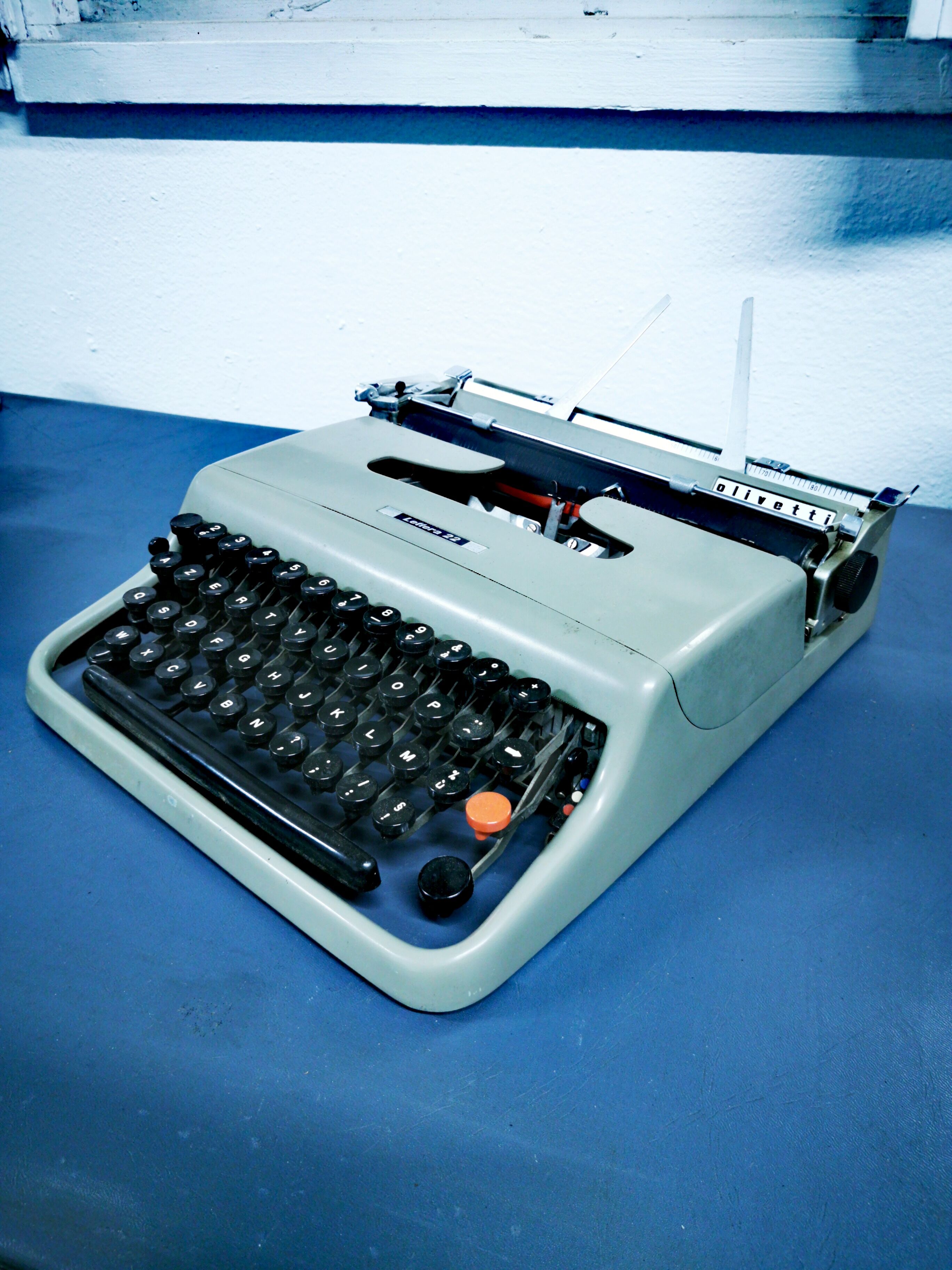 Olivetti Typewriter Lettera 22