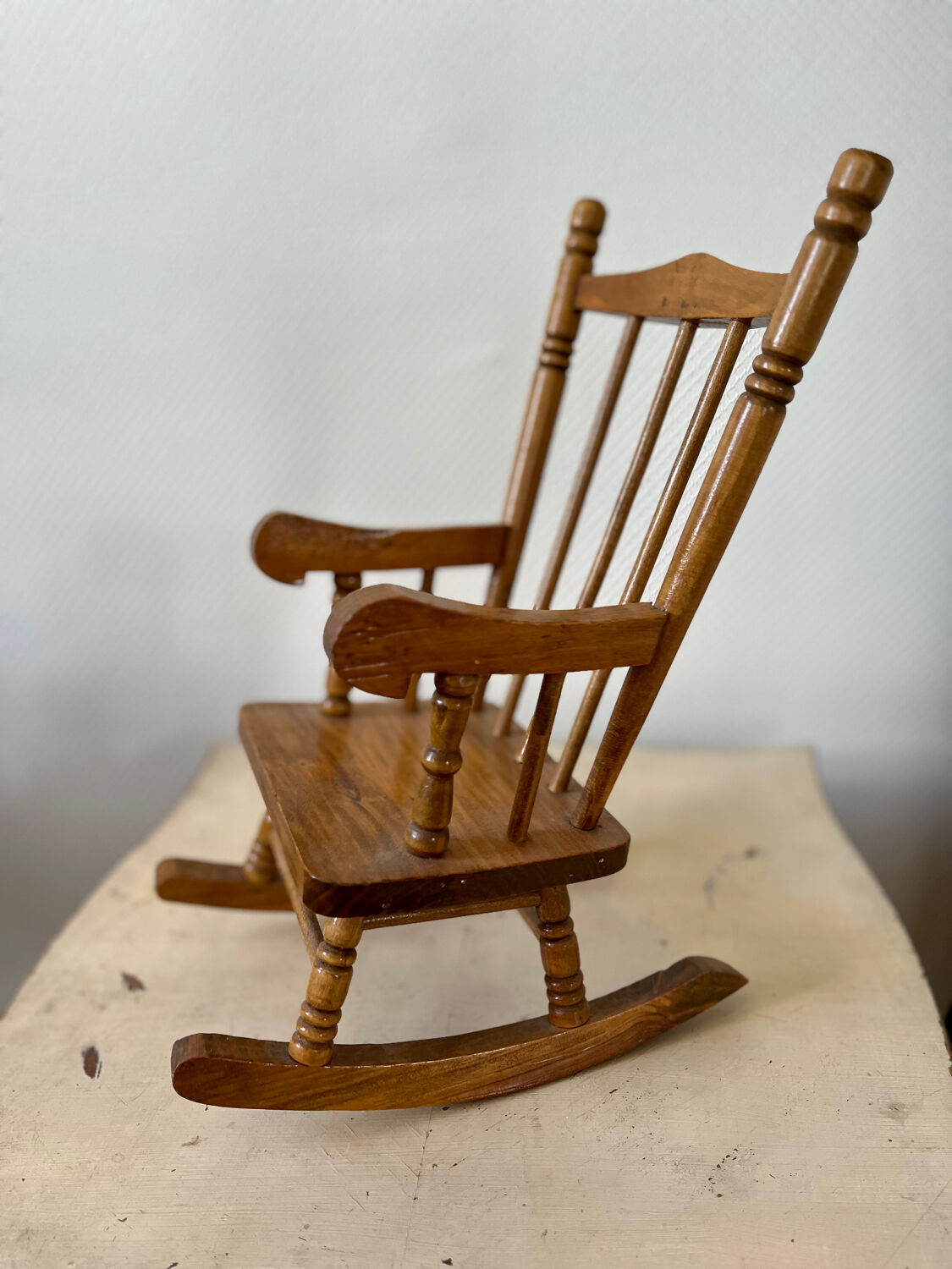Grande chaise à bascule en bois jouet enfant vintage