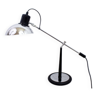 Articulated desk lamp