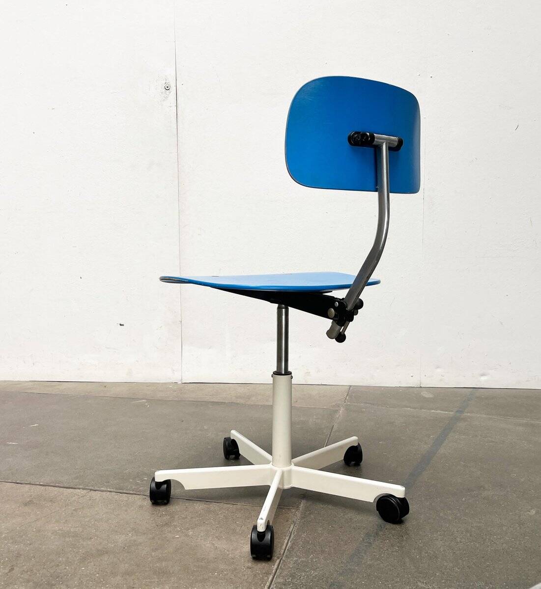 Mid-century Danish architect swivel office chair by Jørgen Rasmussen for Kevi, 1960s.