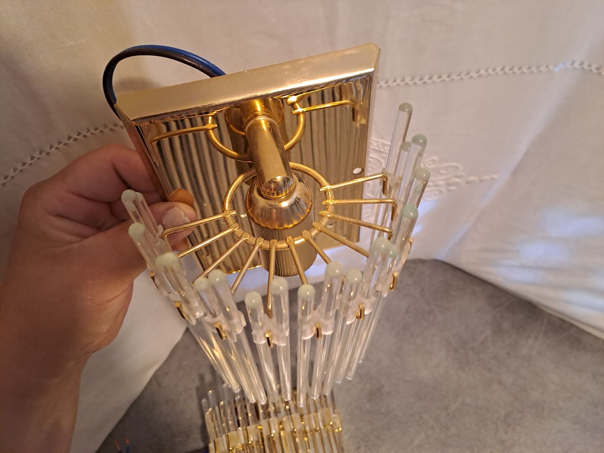 Pair of wall lights with hanging glass pendants in gold color