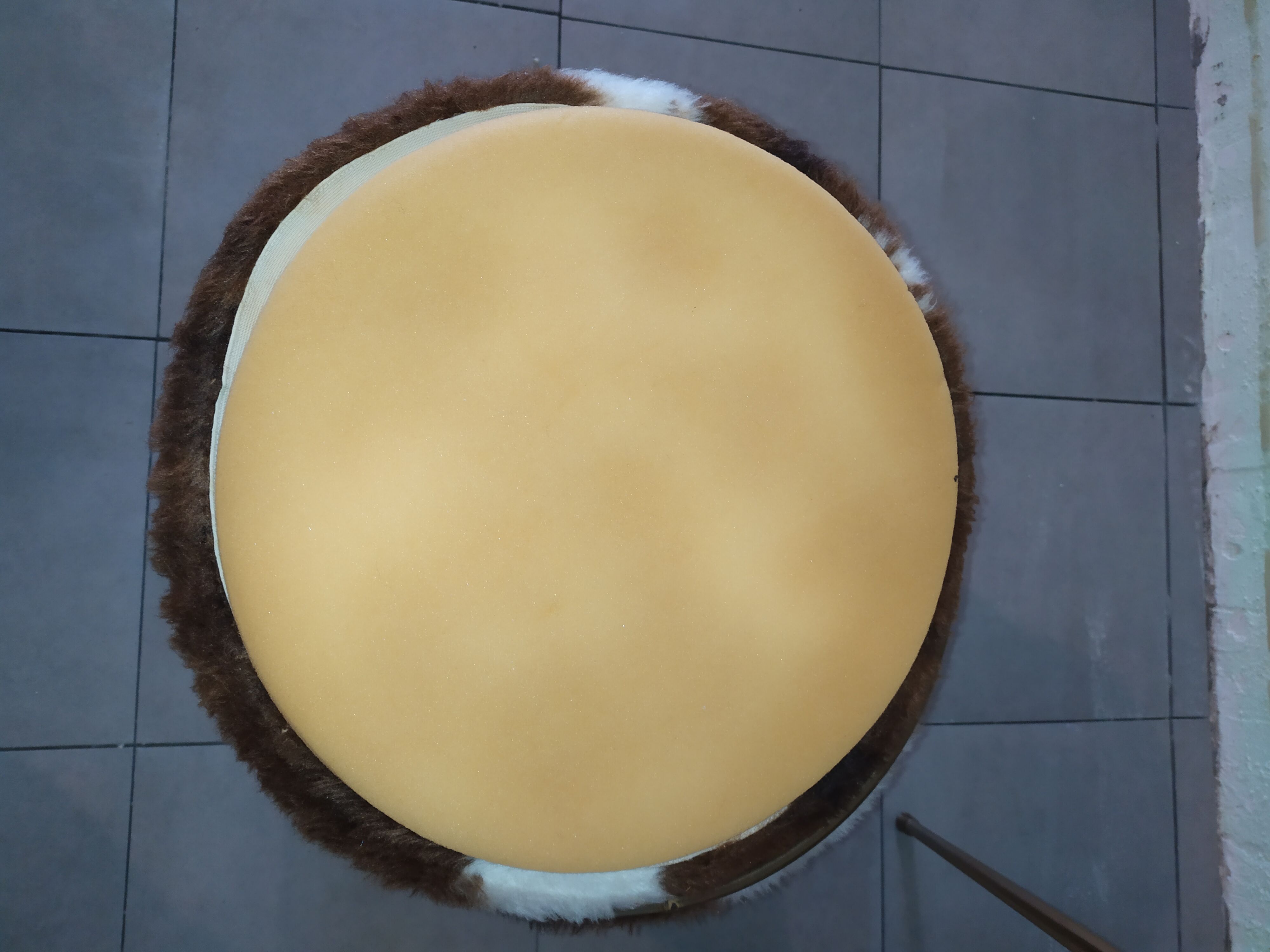 Chaise + pouf moumoute orange vache brun blanc vintage