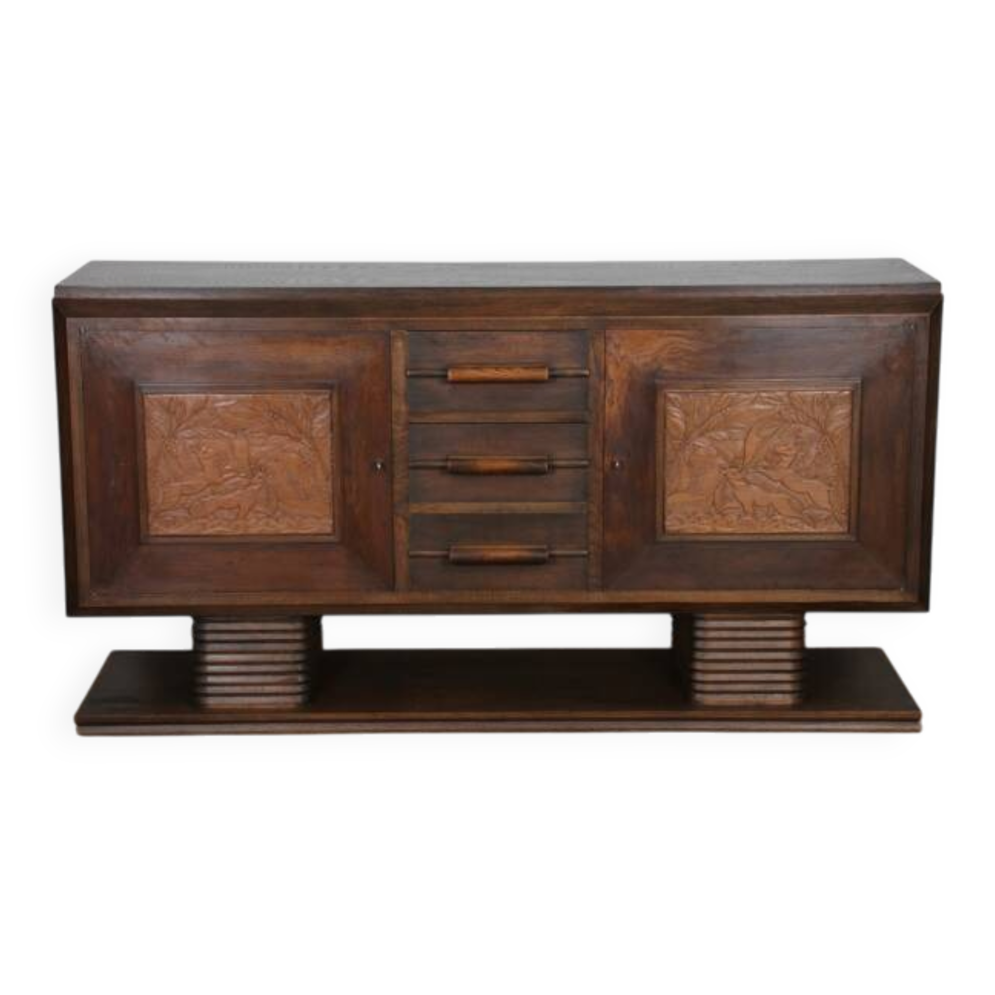 Buffet en chêne, travail français des années 1940