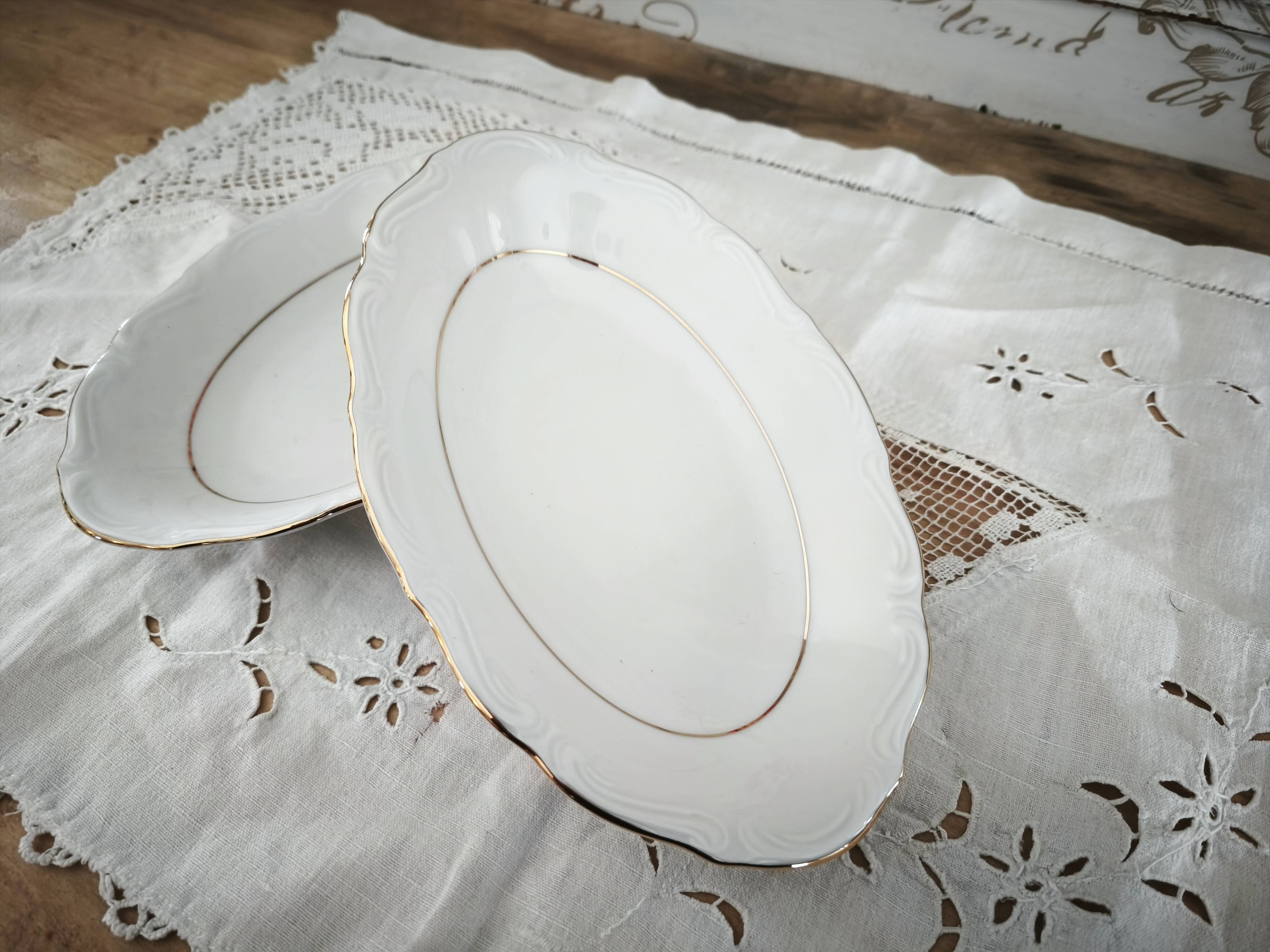 2 porcelain dishes Manufacture double gold line hand-painted