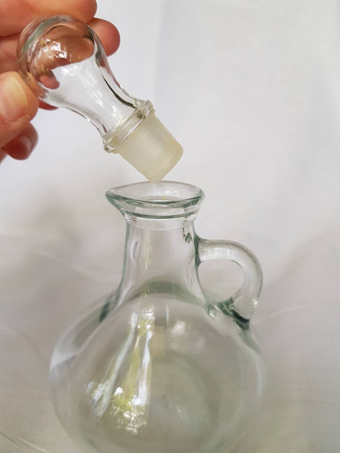 Bouteille d'huile en verre vintage