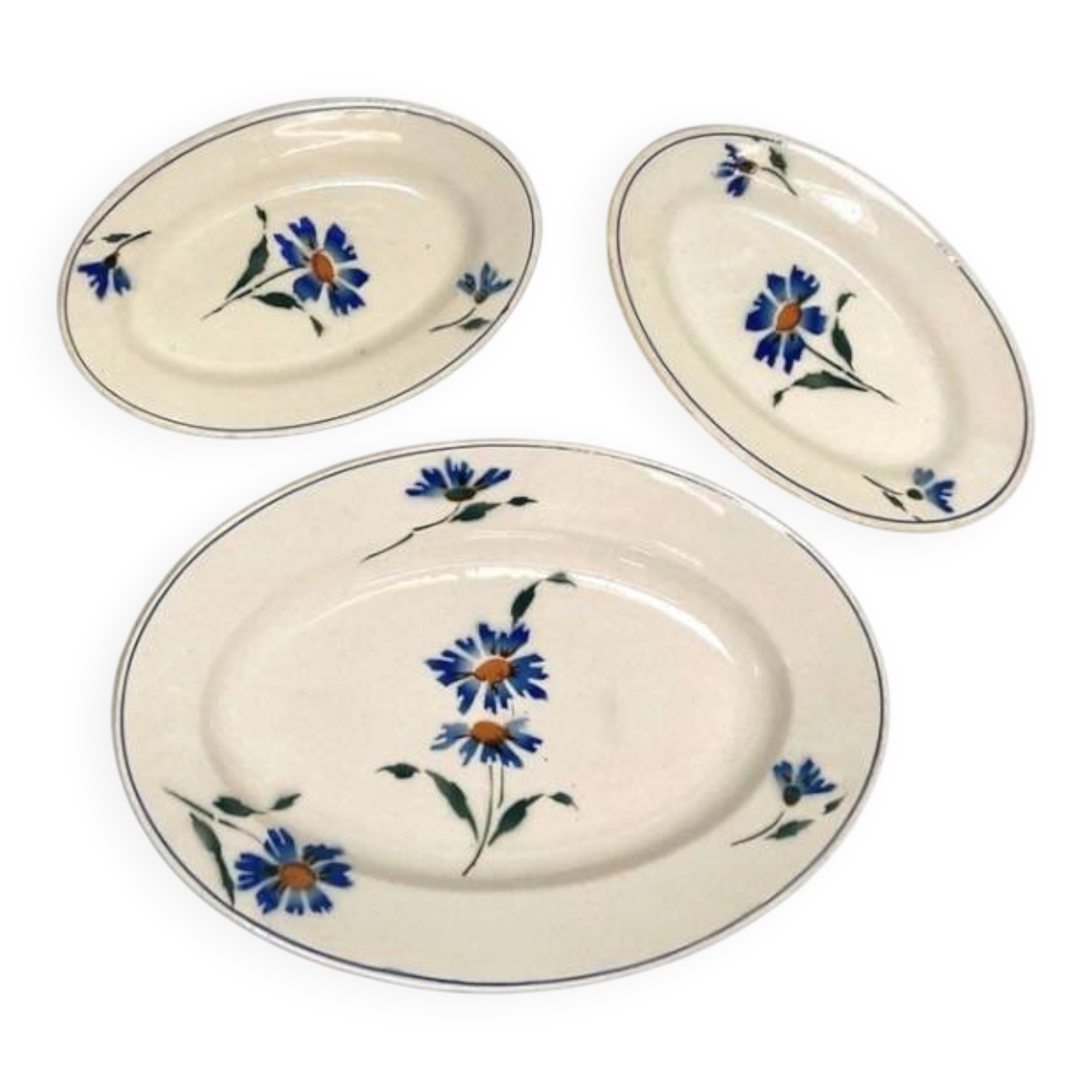 Many oval service dishes Moulin des Loups Hamage
