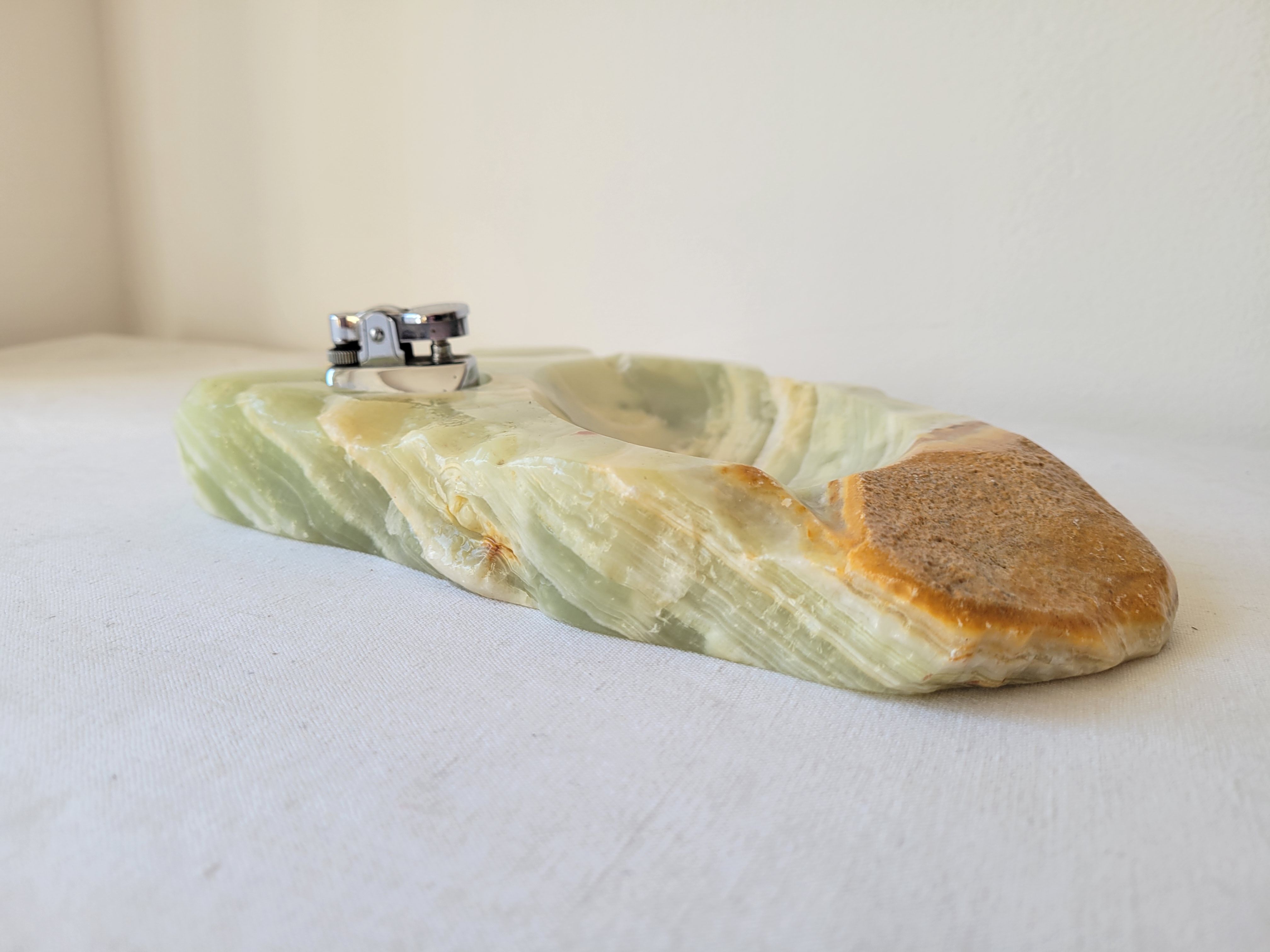 Ashtray and lighter in onyx