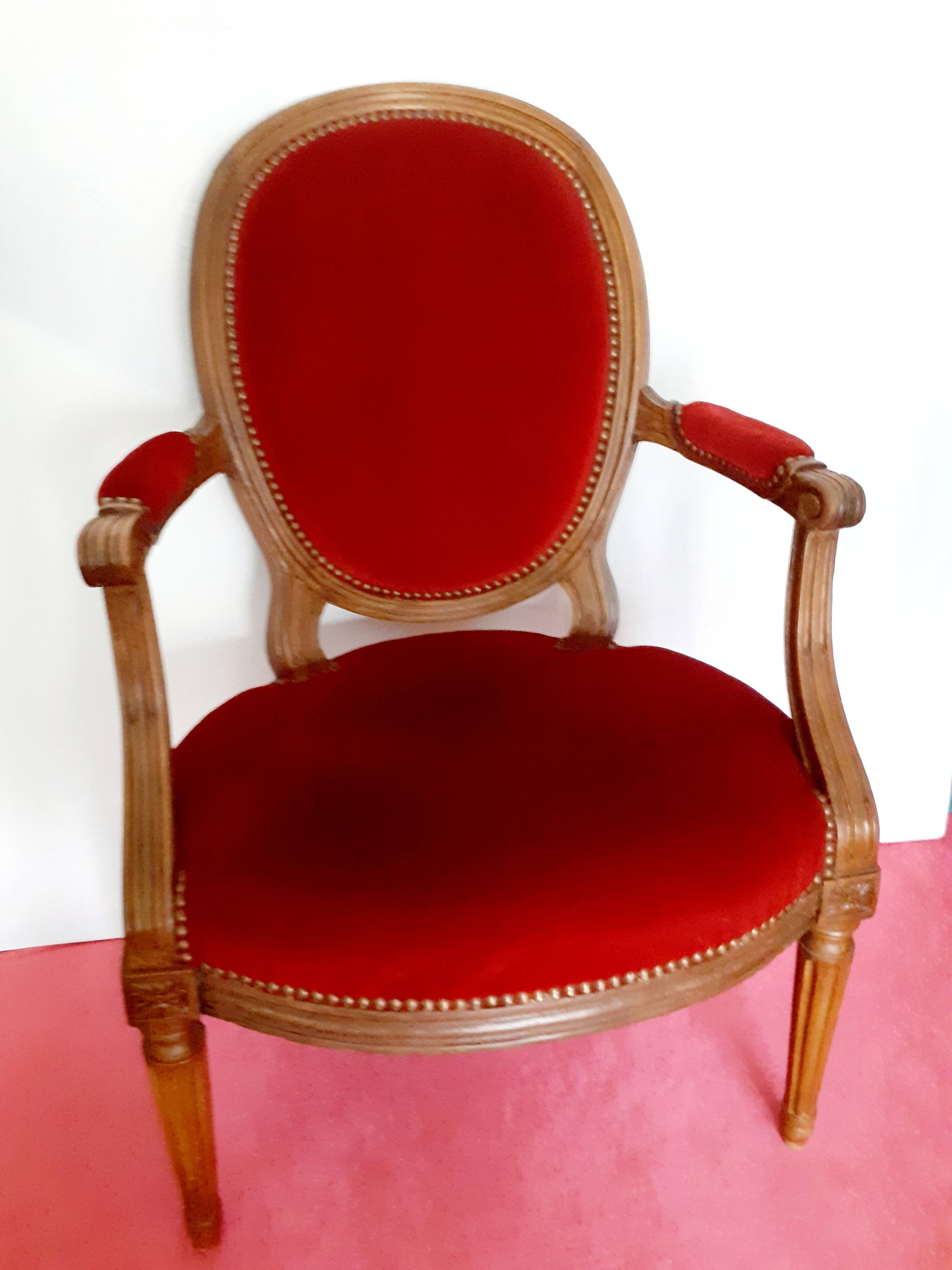 Louis XV medallion chair