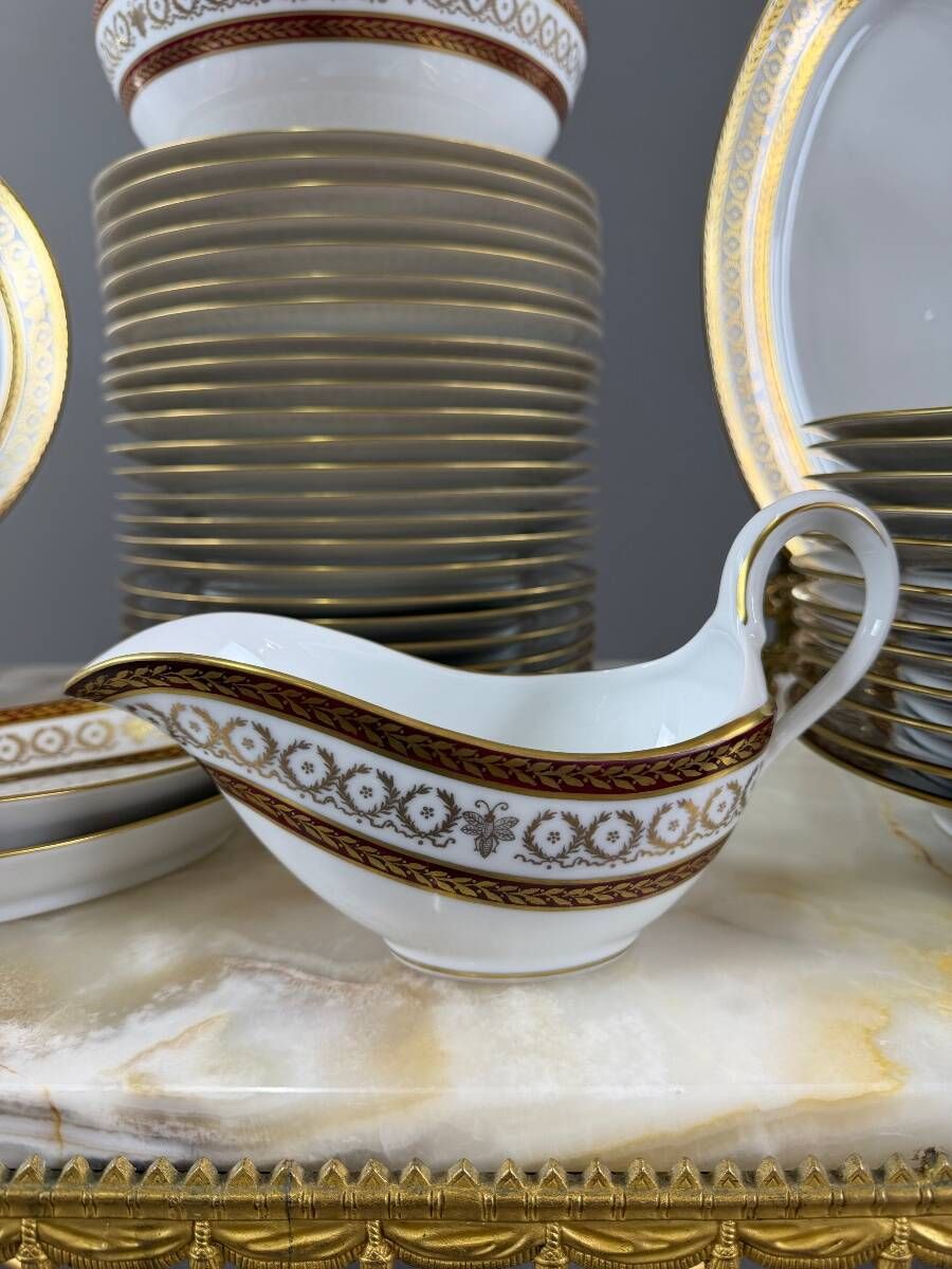 Limoges porcelain table service Leclaire, 42 pieces, 20th century
