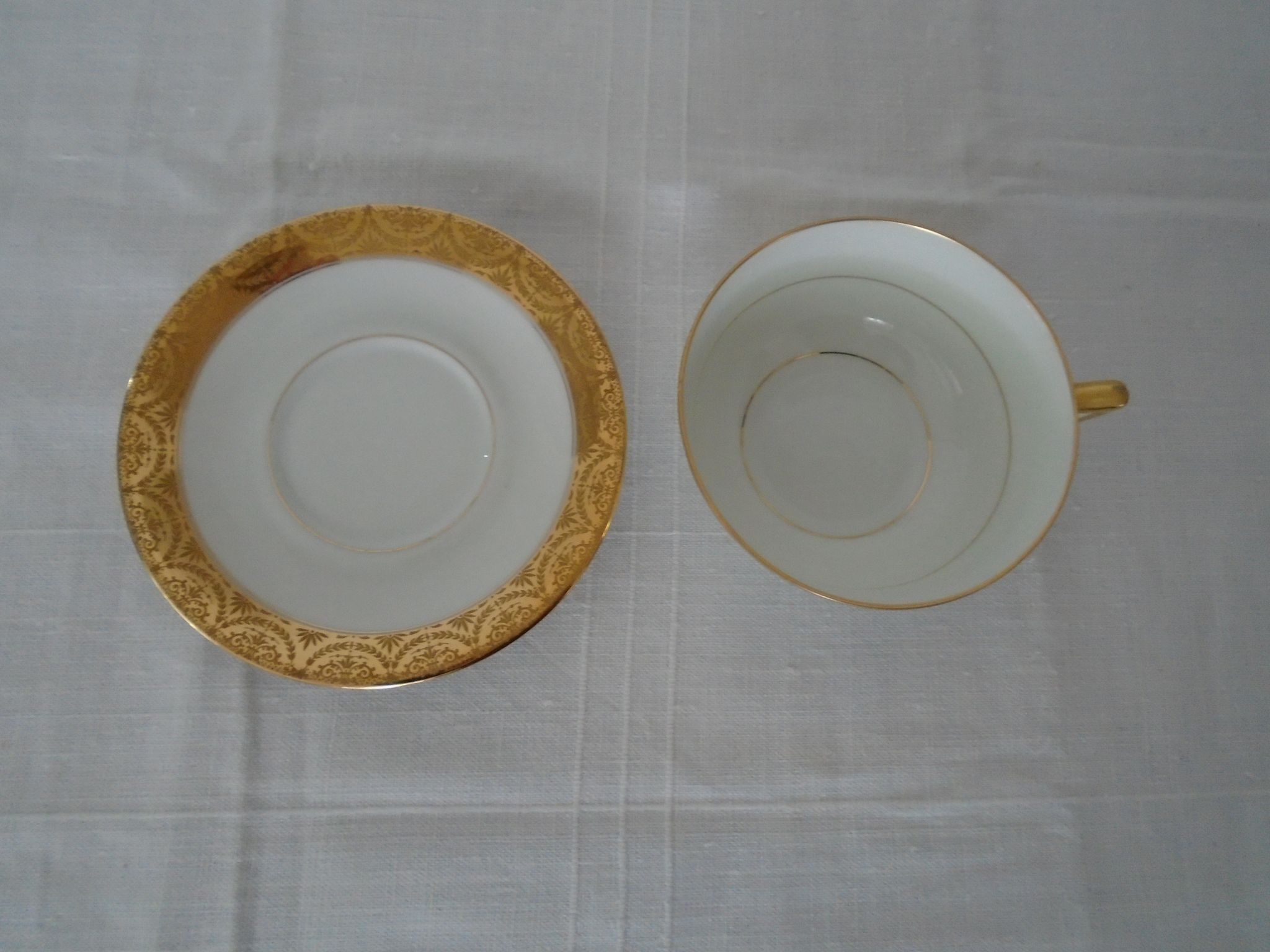Tasse et sous tasse porcelaine Limoges blanc et or thé café chocolat