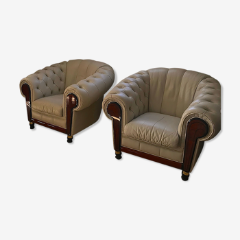 Paire de fauteuils cuir Chesterfield