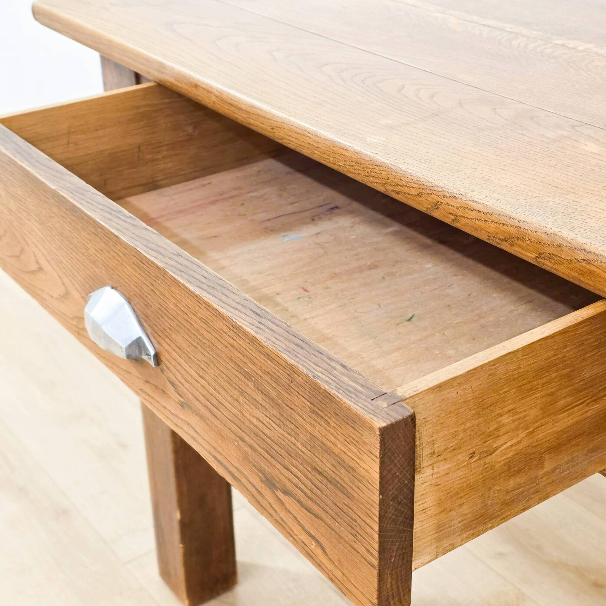 Bureau ancien en chêne massif – Années 1940
