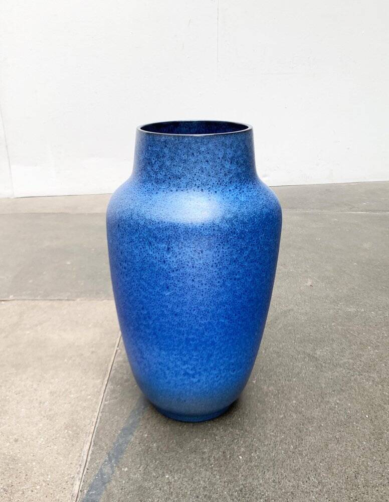 Large blue vase on a German workshop stand from the mid-20th century by Bückeburg Keramik, 1960s.