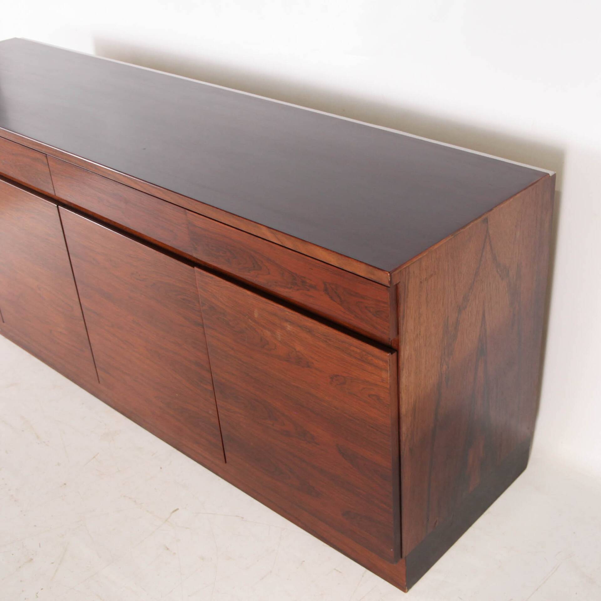 Enfilade in Rio rosewood