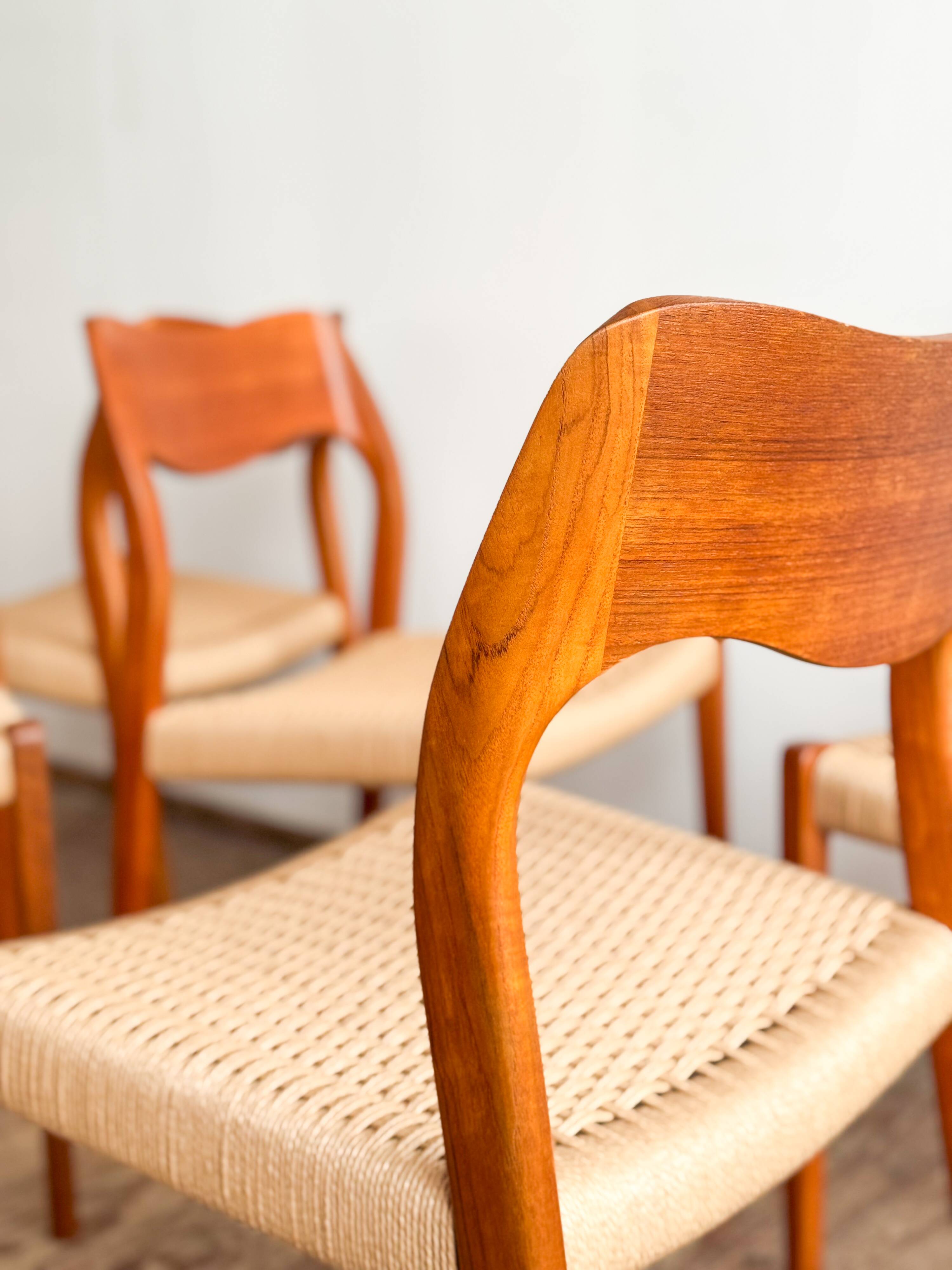 Lot de 8 chaises de salle à manger modèle 71 en teck par Niels O. Møller