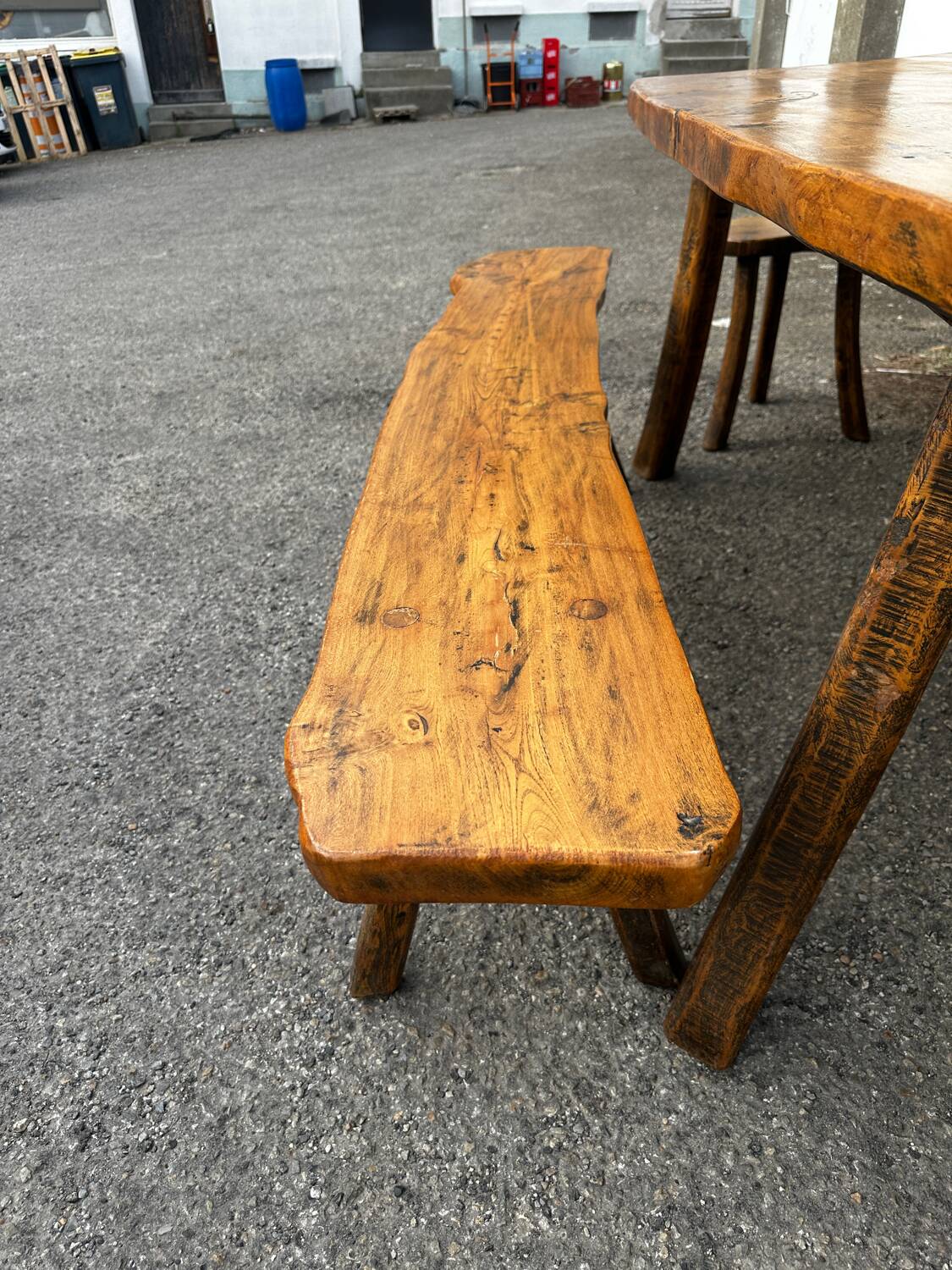 Table, bancs et tabourets Brutaliste