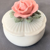 Boîte à bijoux avec une rose