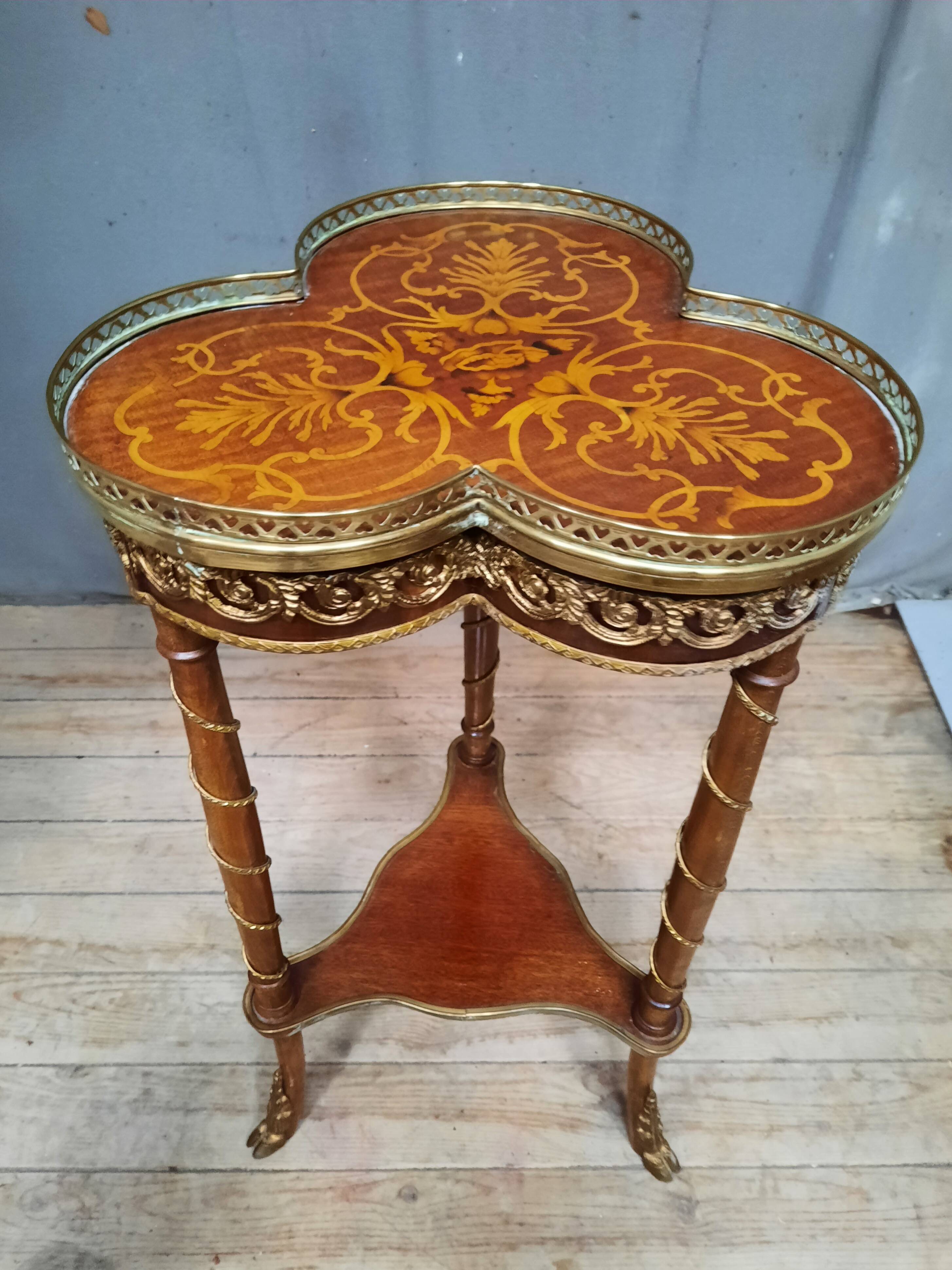 Trilobee marquetry table