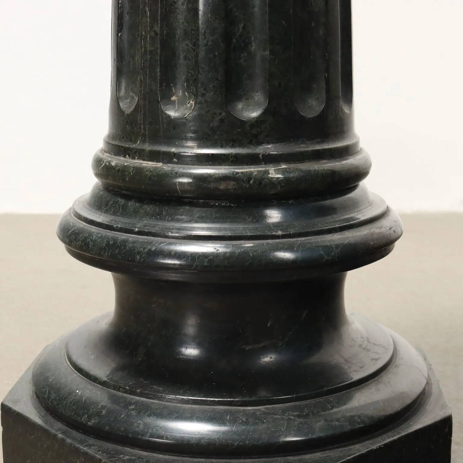 Paire de colonnes anciennes Art déco en marbre vert, Italie, XXe siècle