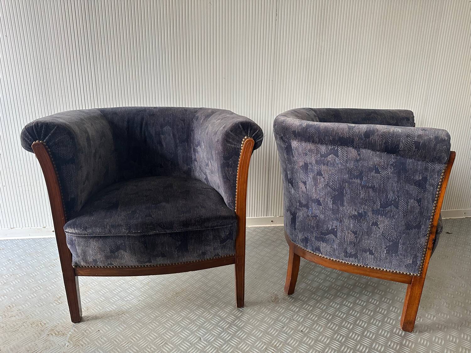 Pair of vintage barrel chairs in blue-grey velvet - 1950s/60s