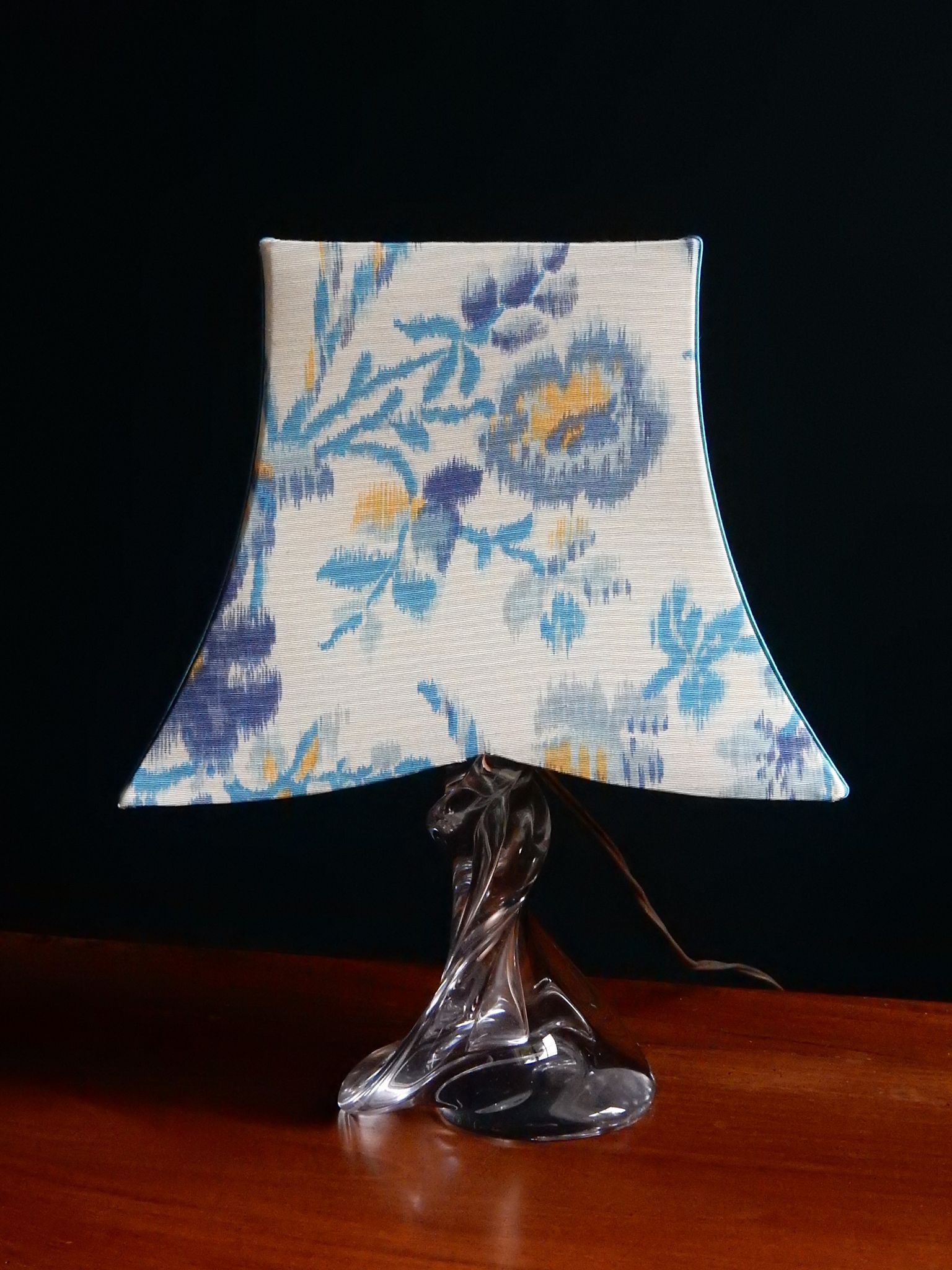 Table lamp Lampshade fabric Ikat and its crystal foot