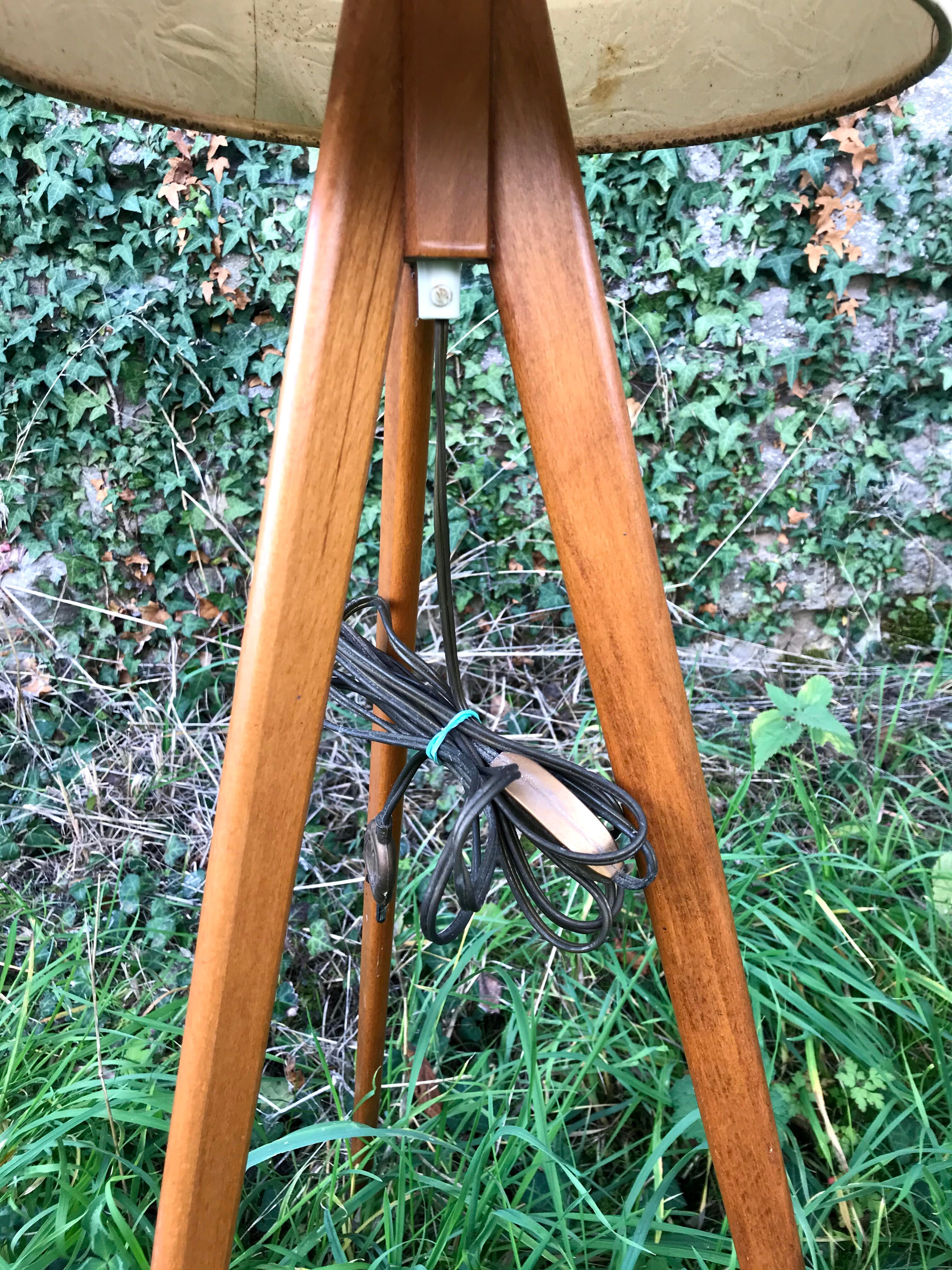 Tripod lampfloor, with vintage conical lampshade, 60s