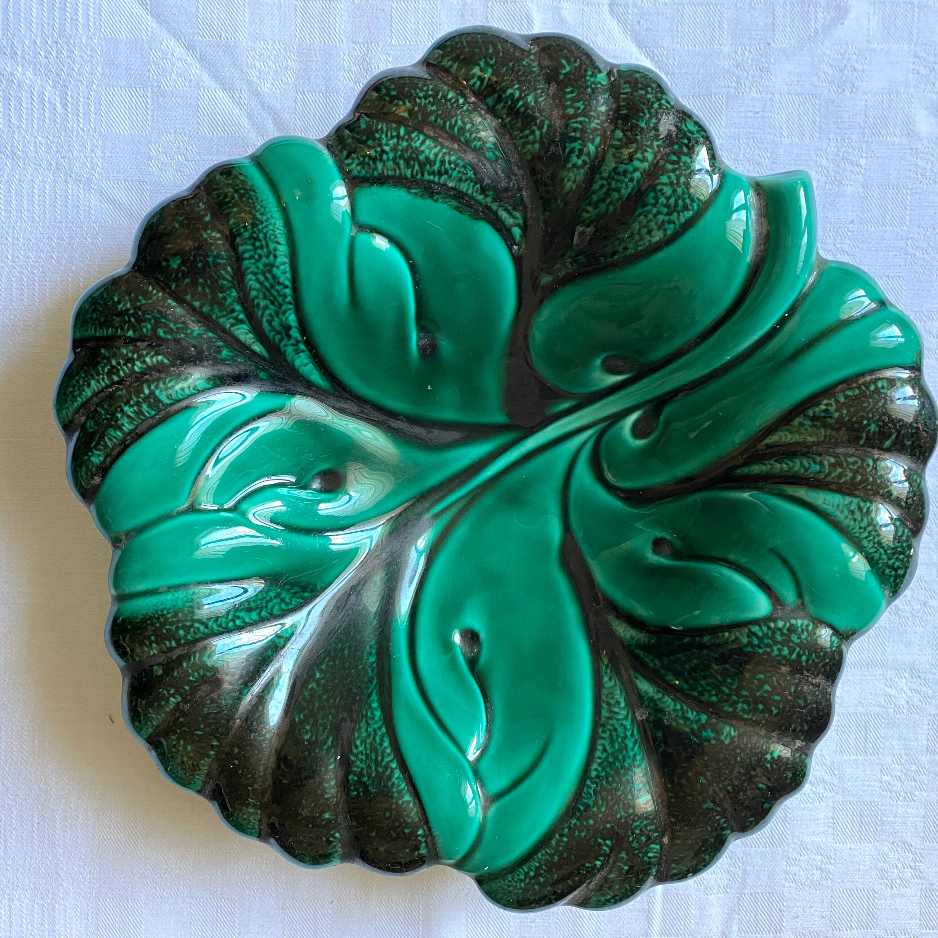 Ceramic leaf emptier