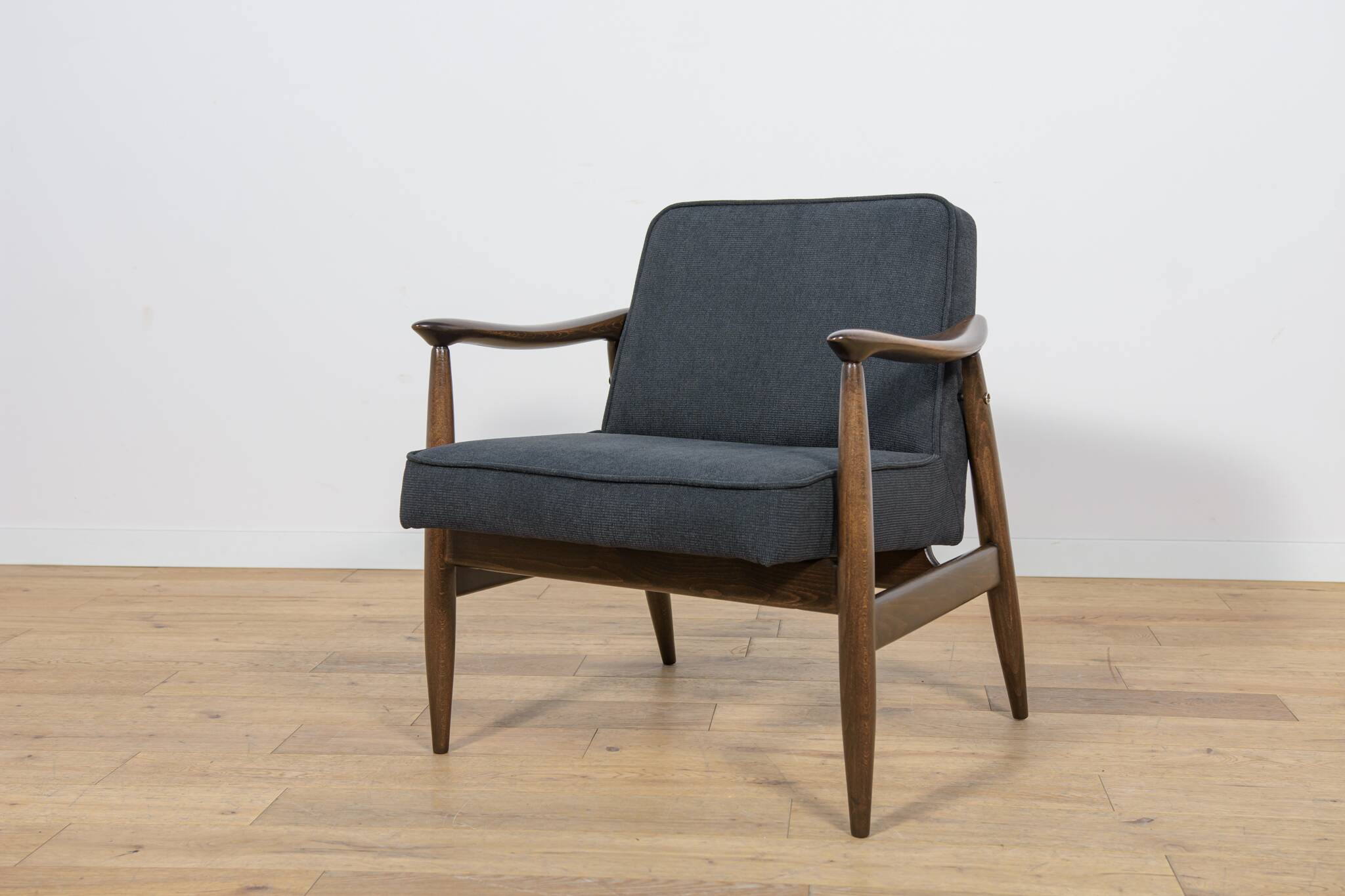 Mid Century Modern GFM-87 Armchair by Juliusz Kedziorek for Gościcińskie Fu