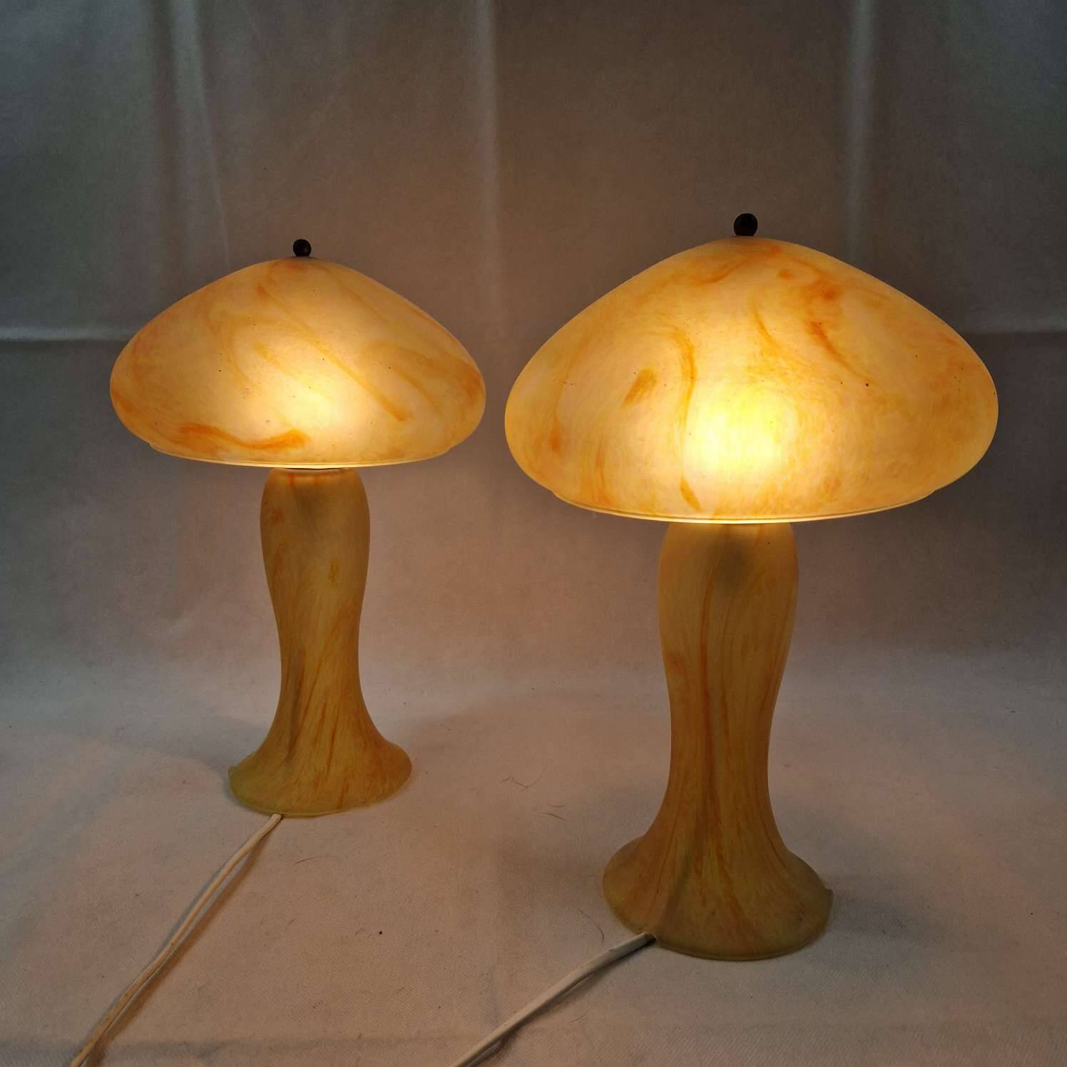 Pair of mushroom lamps in glass paste – Honey and amber tones