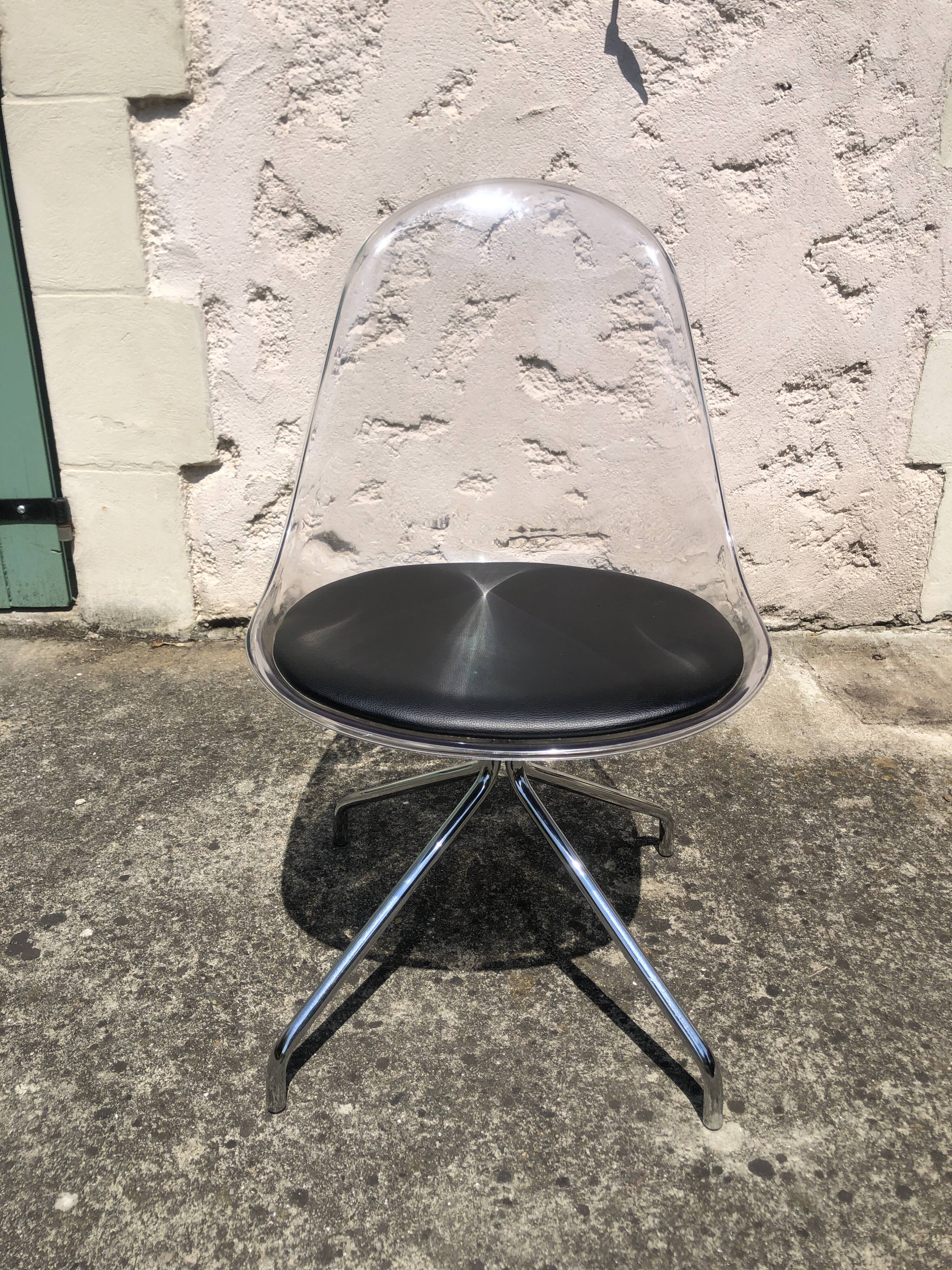 Pair of plexiglass chairs and 4 chrome legs