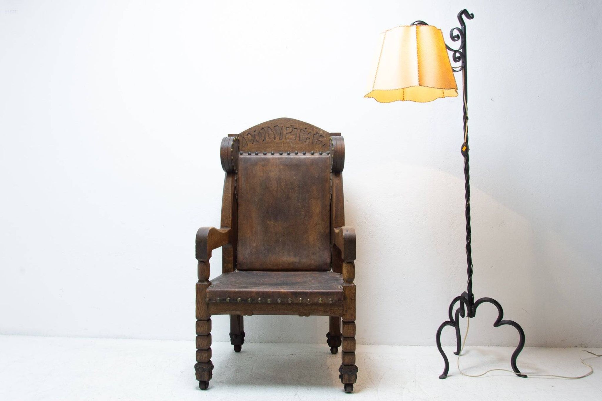 Chaise de trône massive de la fin du 19e siècle
