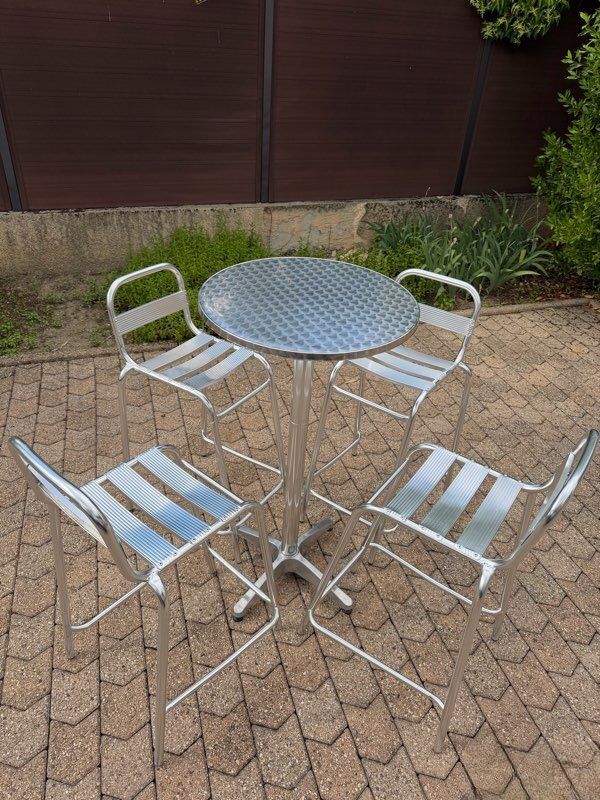 Table et 4 chaises rétro