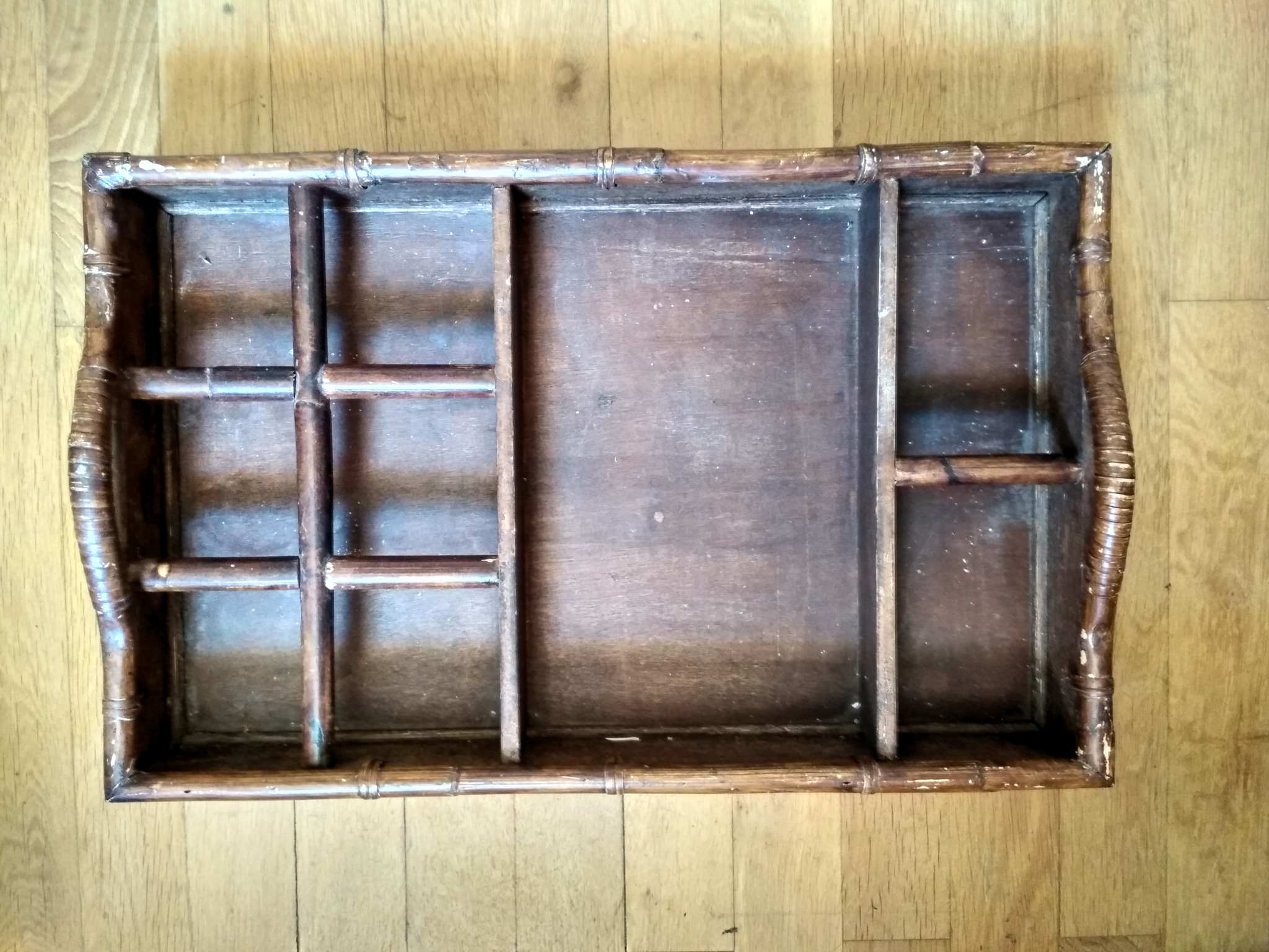 Large serving tray wood and rattan to doors lockers glasses and bottles