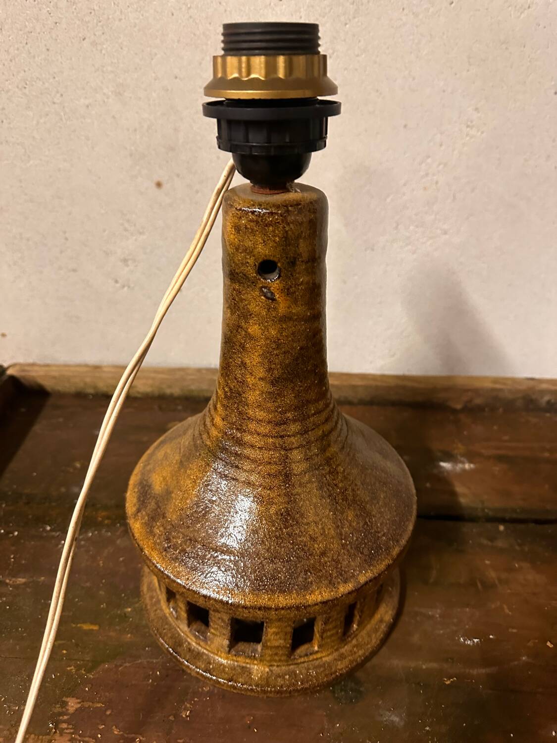 Vintage ceramic table lamp with integrated light base.