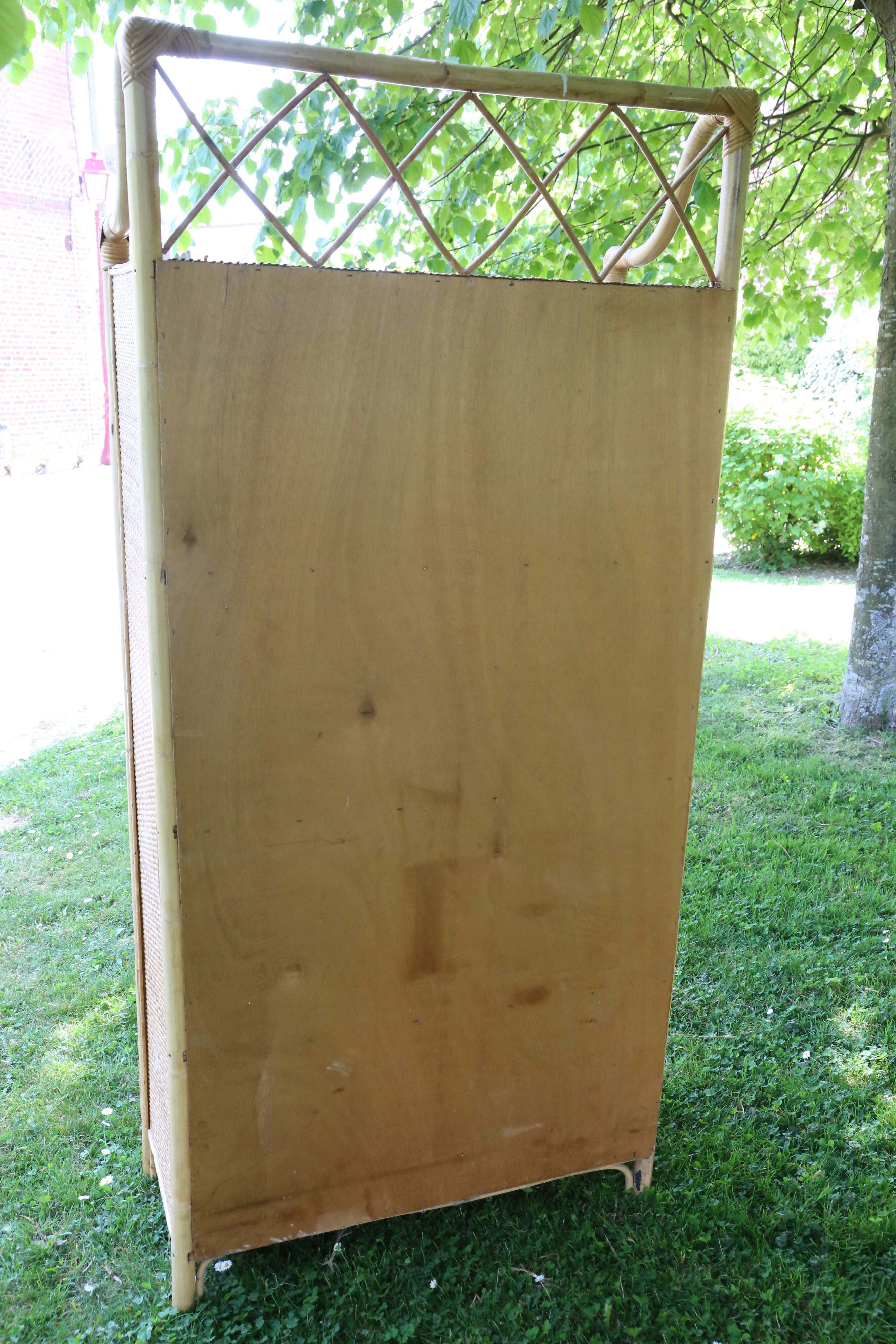 Armoire en rotin vintage
