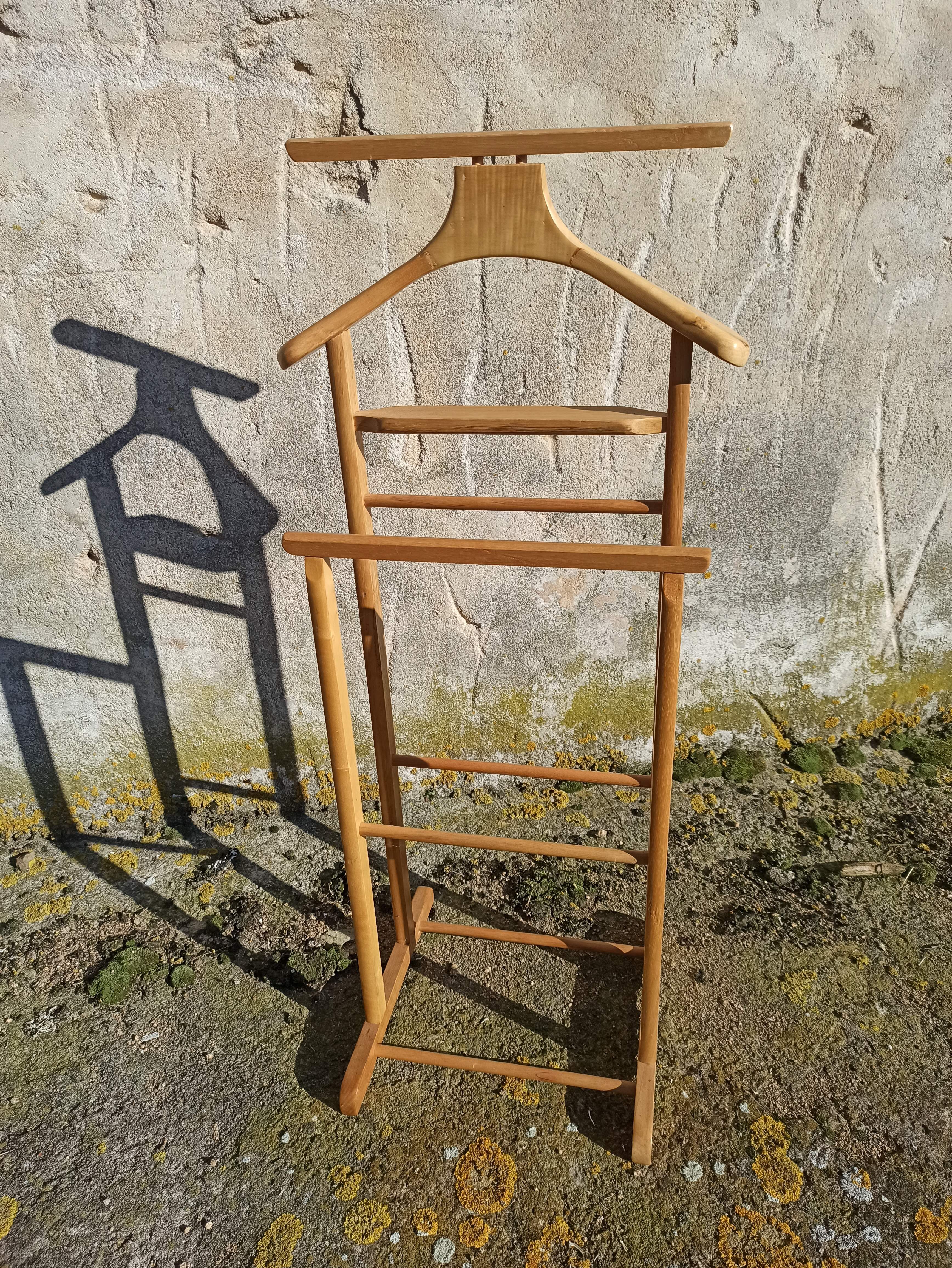 Valet 2 bedrooms wooden coat rack