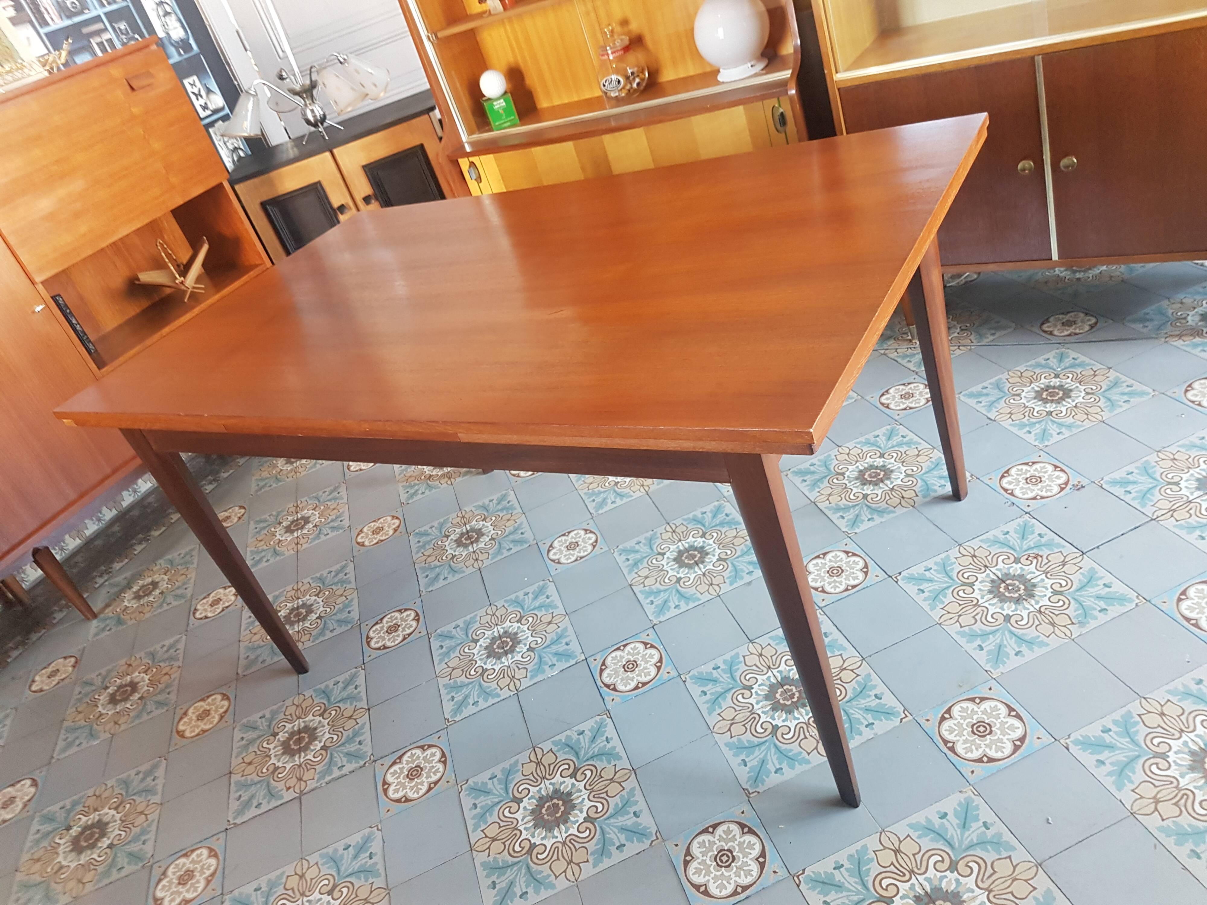 Extendable table 60s