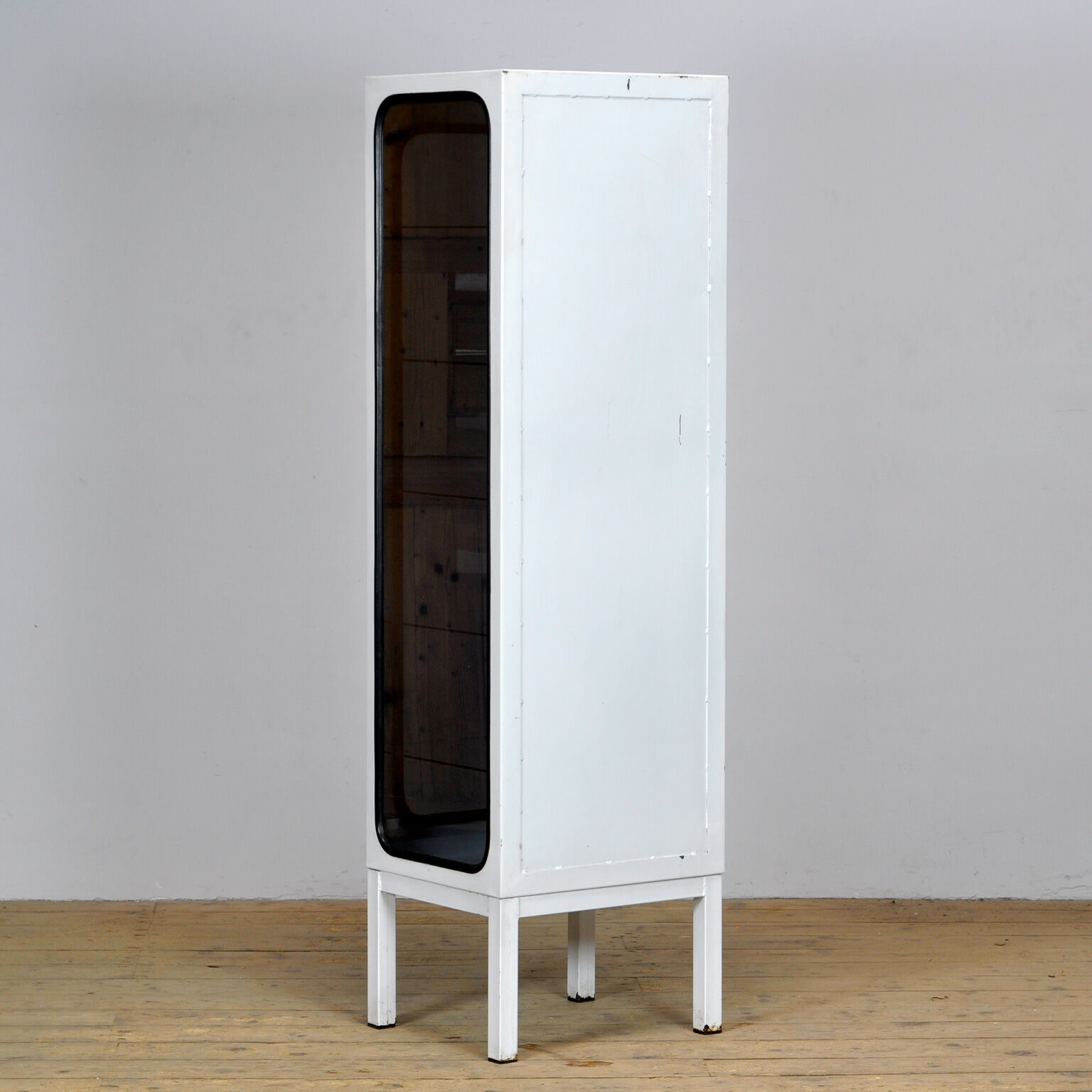 Armoire médicale vintage en fer et verre années 1970